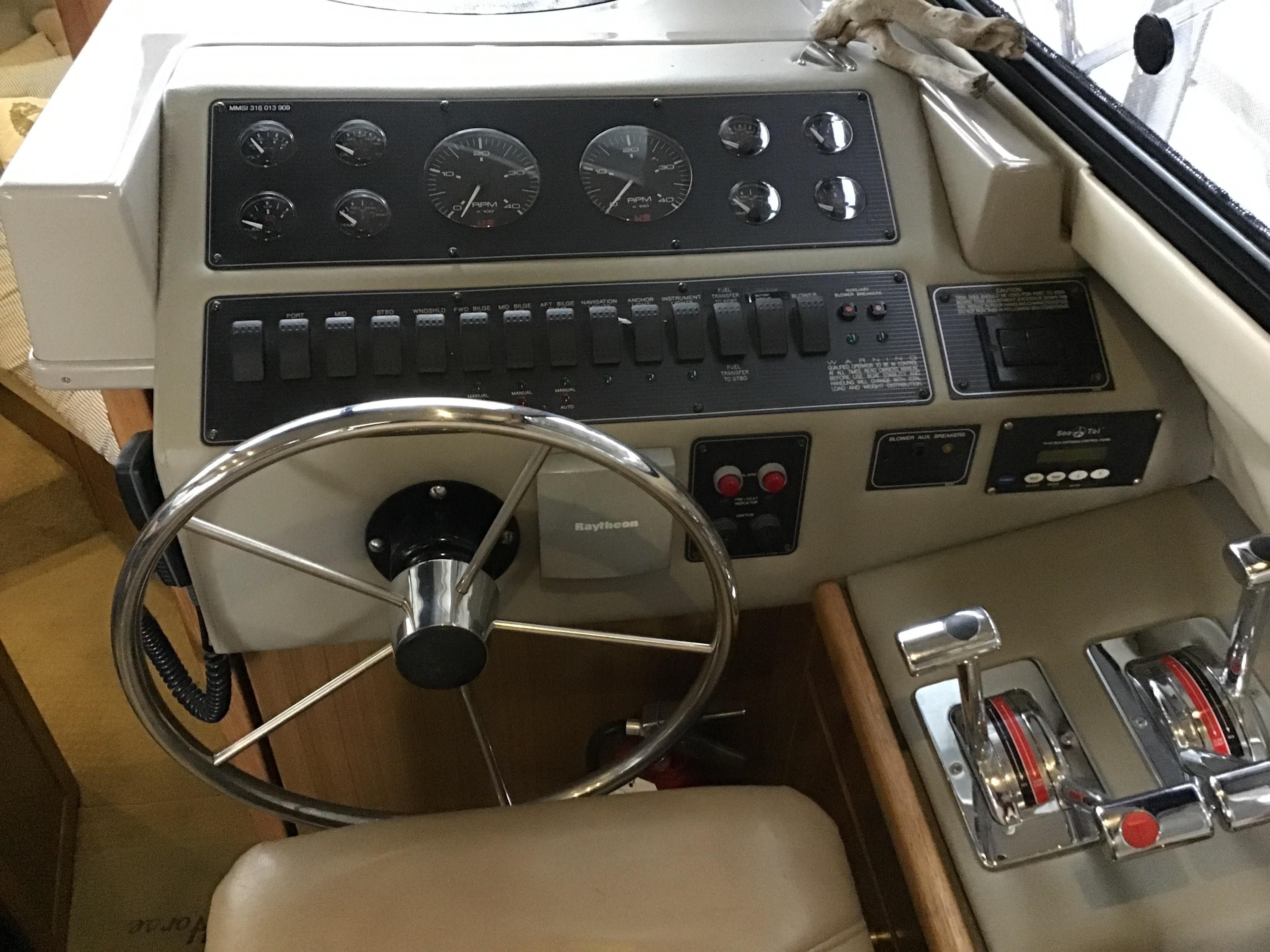 2001 Bayliner 4087 Aft Cabin Motoryacht