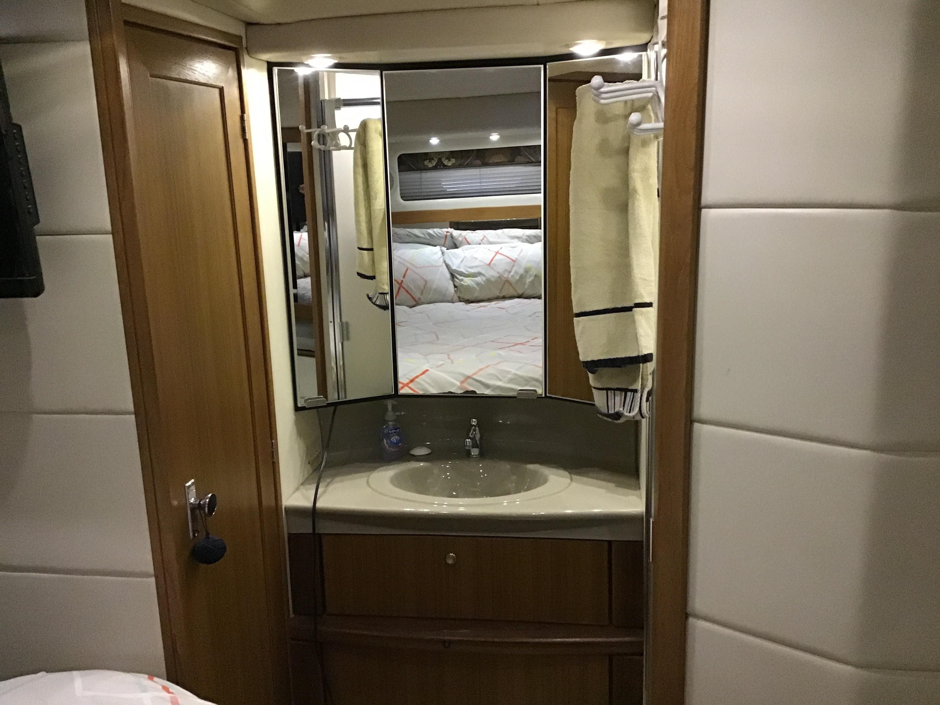 2001 Bayliner 4087 Aft Cabin Motoryacht