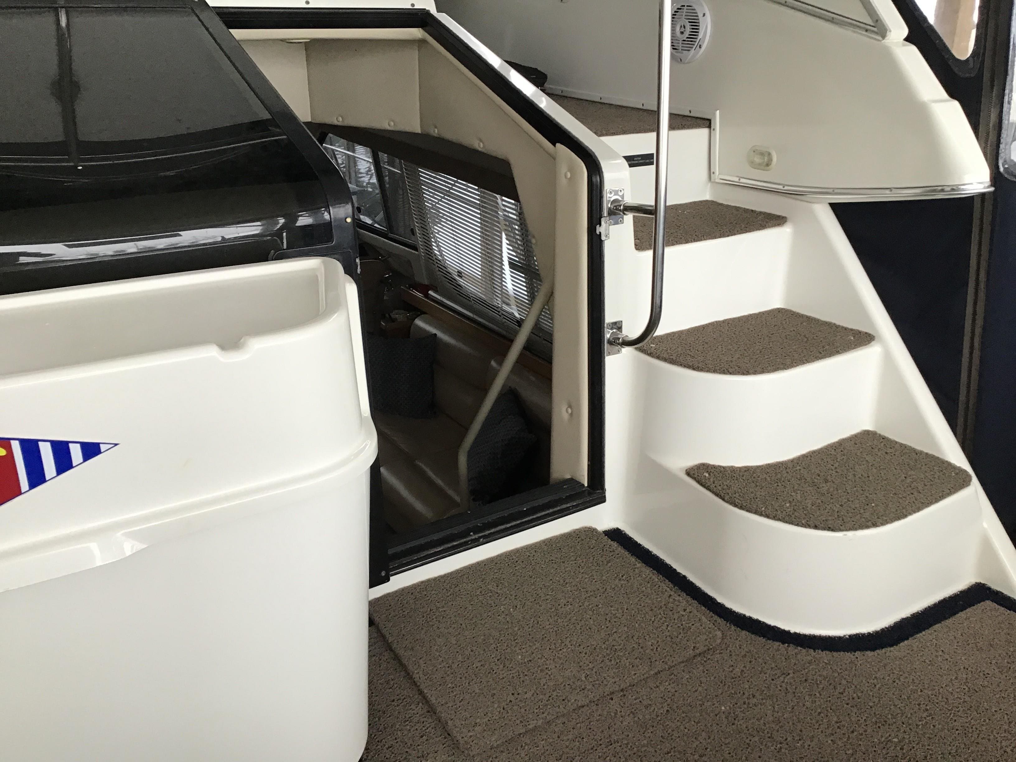2001 Bayliner 4087 Aft Cabin Motoryacht