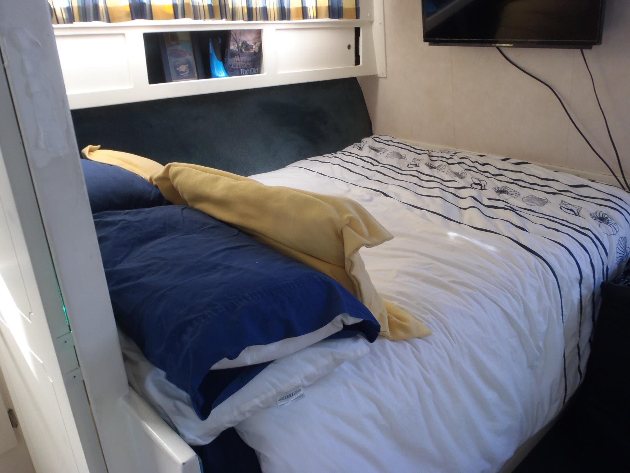 1973 Tollycraft 40 Tri-Cabin Motor Yacht