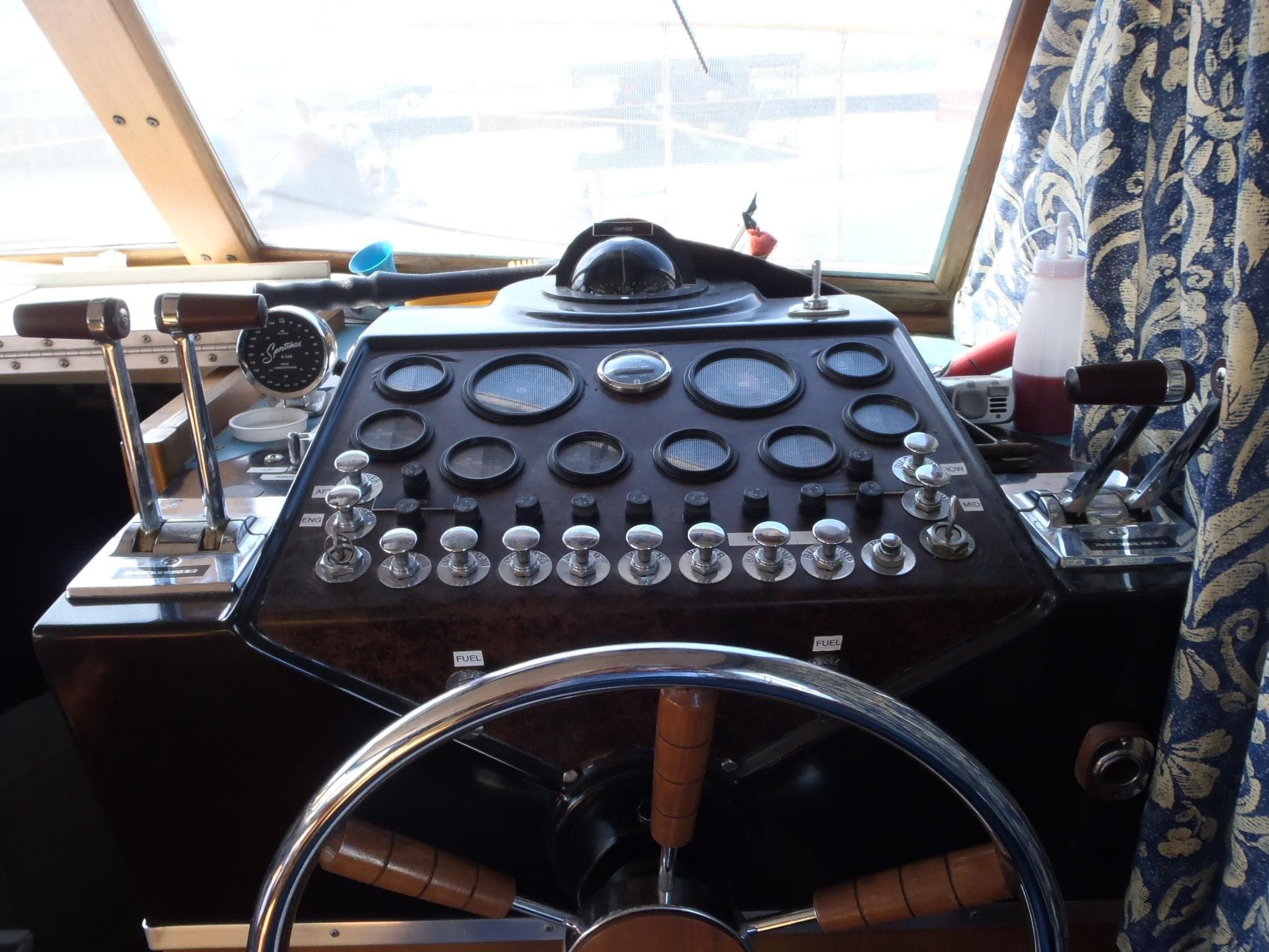 1973 Tollycraft 40 Tri-Cabin Motor Yacht