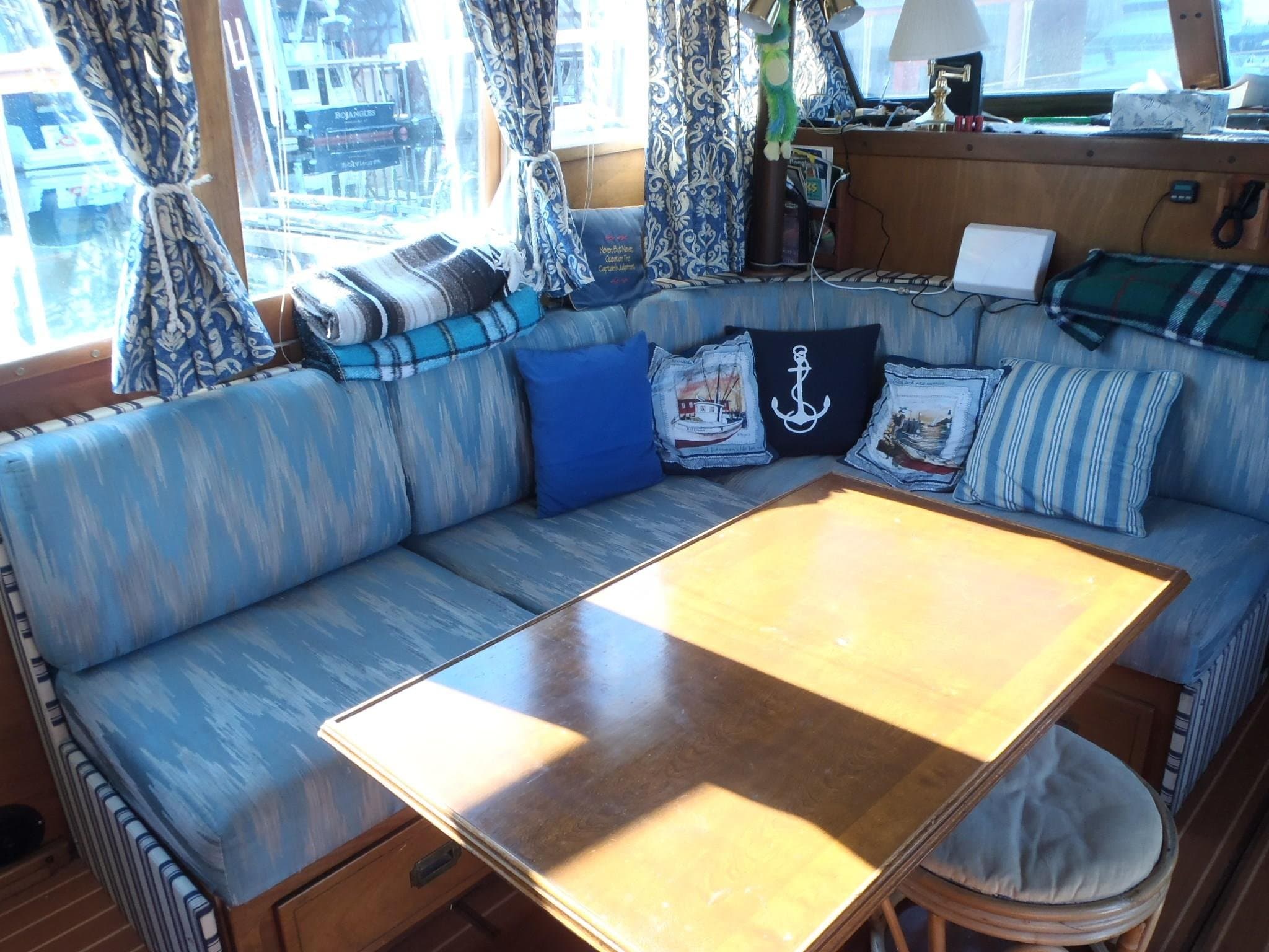 1973 Tollycraft 40 Tri-Cabin Motor Yacht