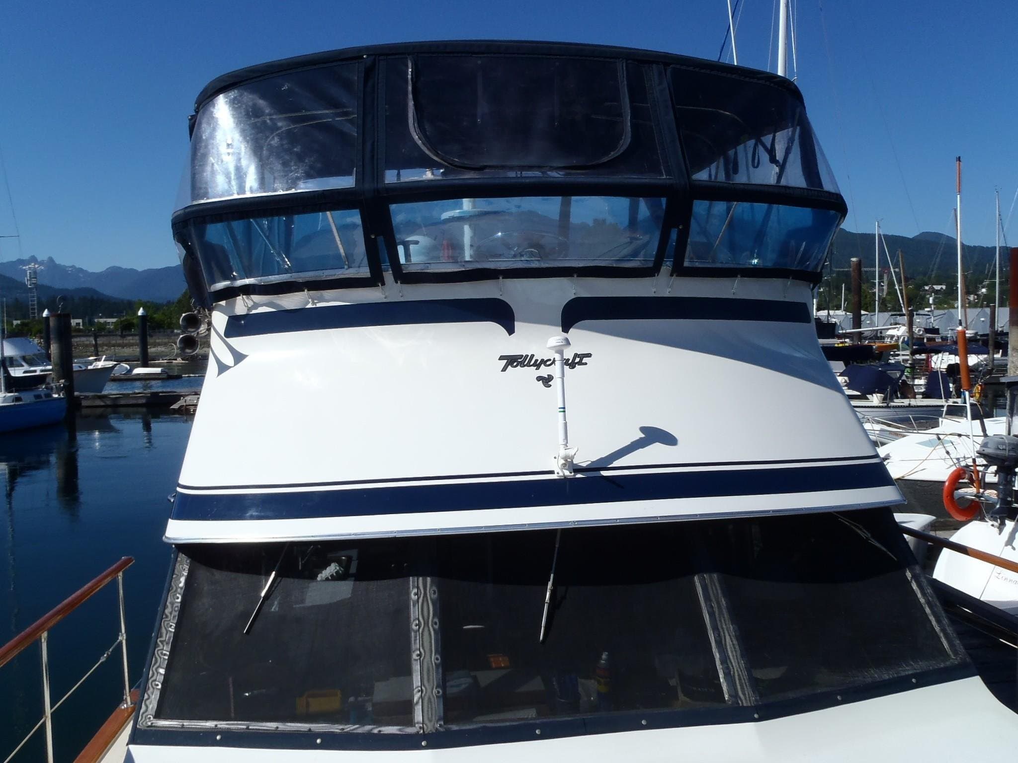 1973 Tollycraft 40 Tri-Cabin Motor Yacht