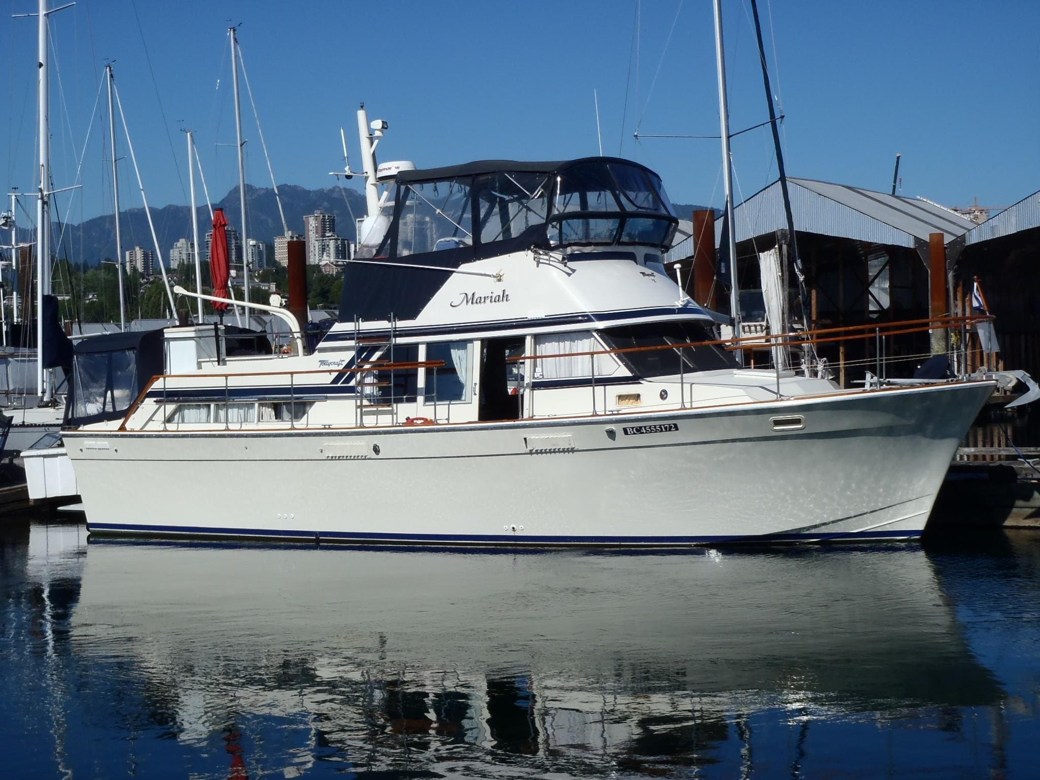 1973 Tollycraft 40 Tri-Cabin Motor Yacht