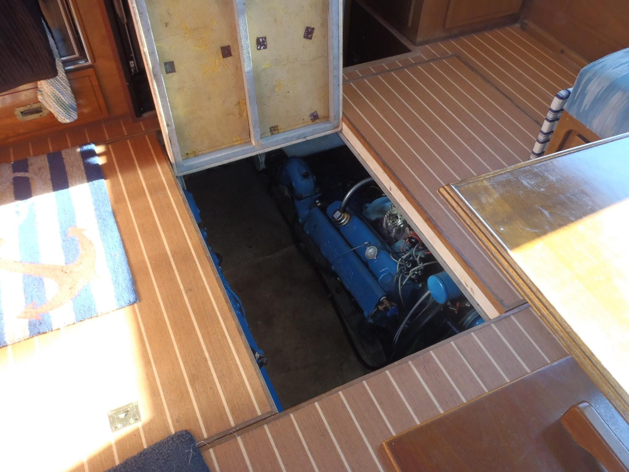 1973 Tollycraft 40 Tri-Cabin Motor Yacht