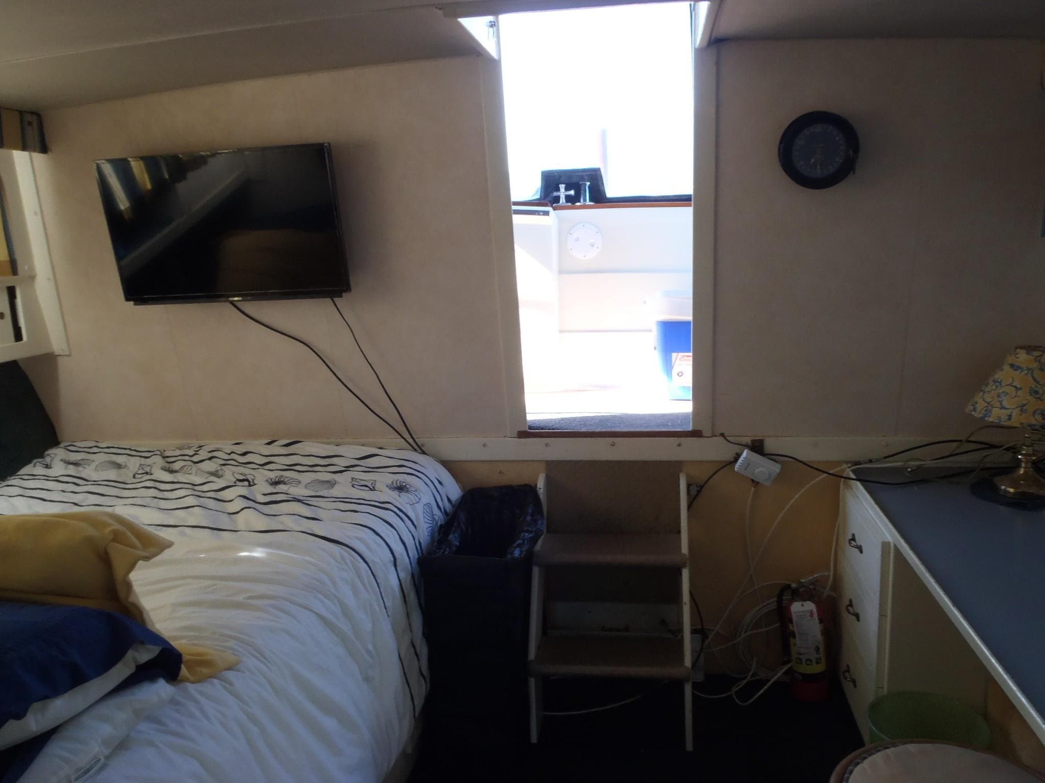 1973 Tollycraft 40 Tri-Cabin Motor Yacht