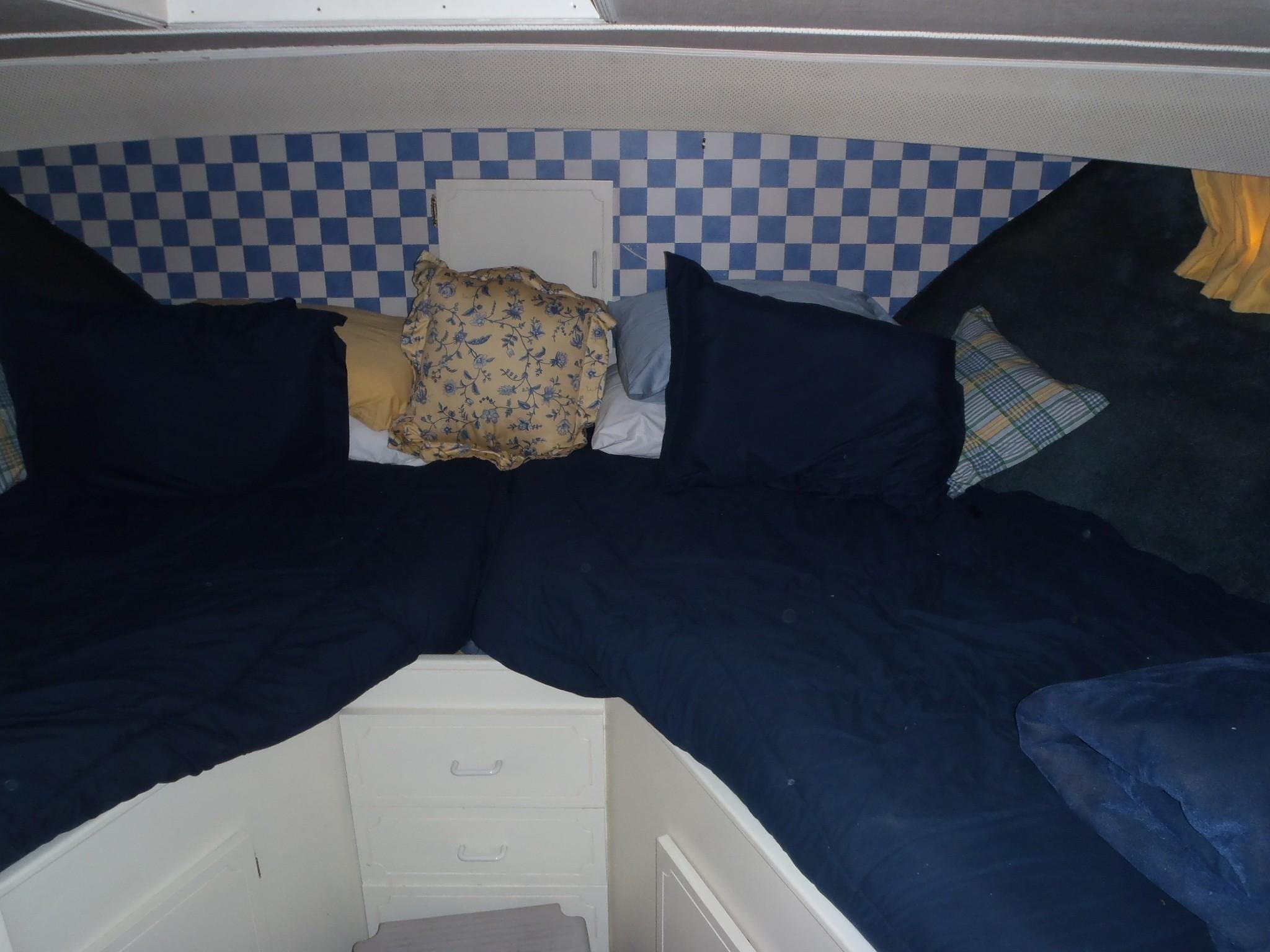 1973 Tollycraft 40 Tri-Cabin Motor Yacht