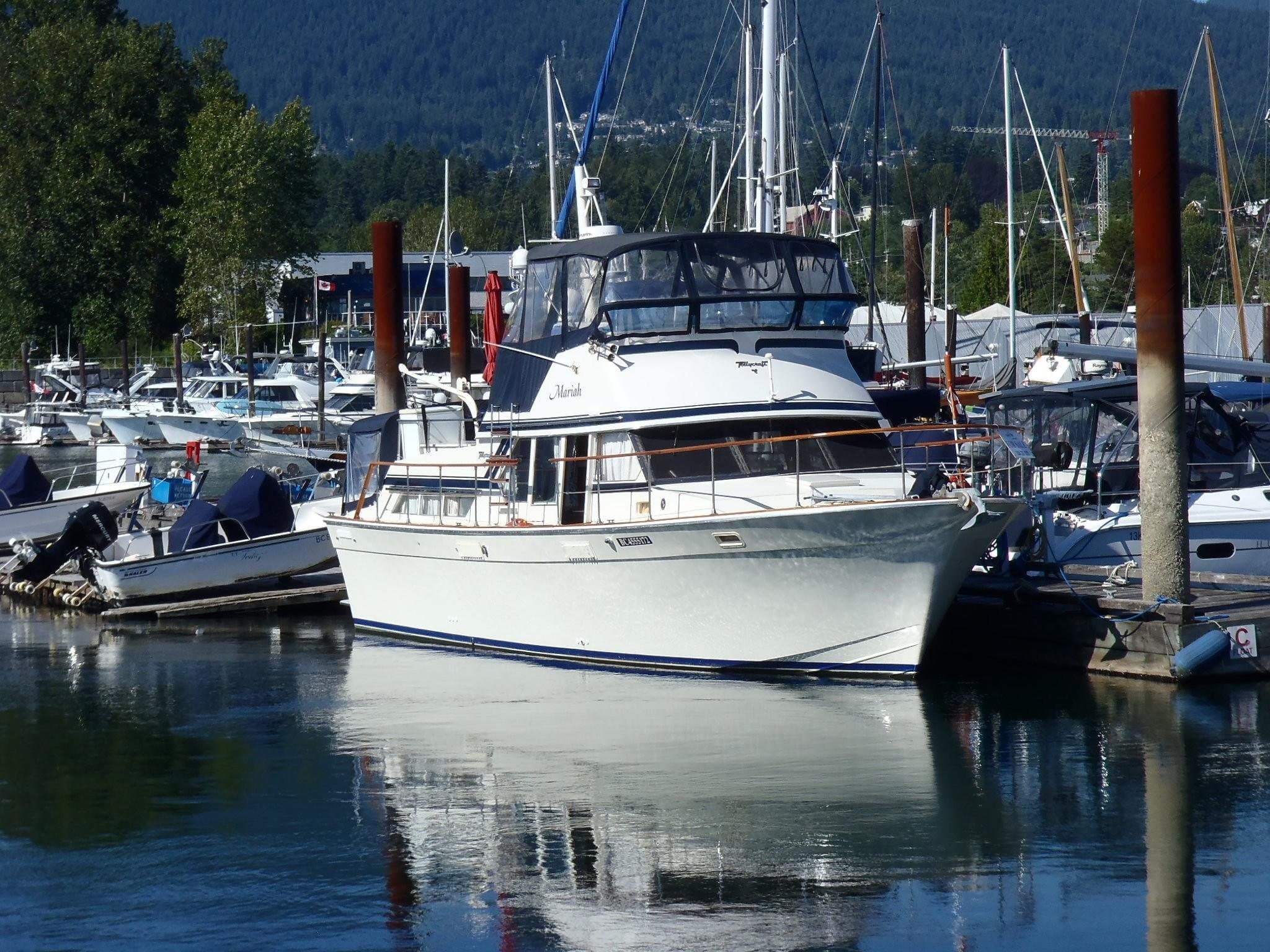 1973 Tollycraft 40 Tri-Cabin Motor Yacht