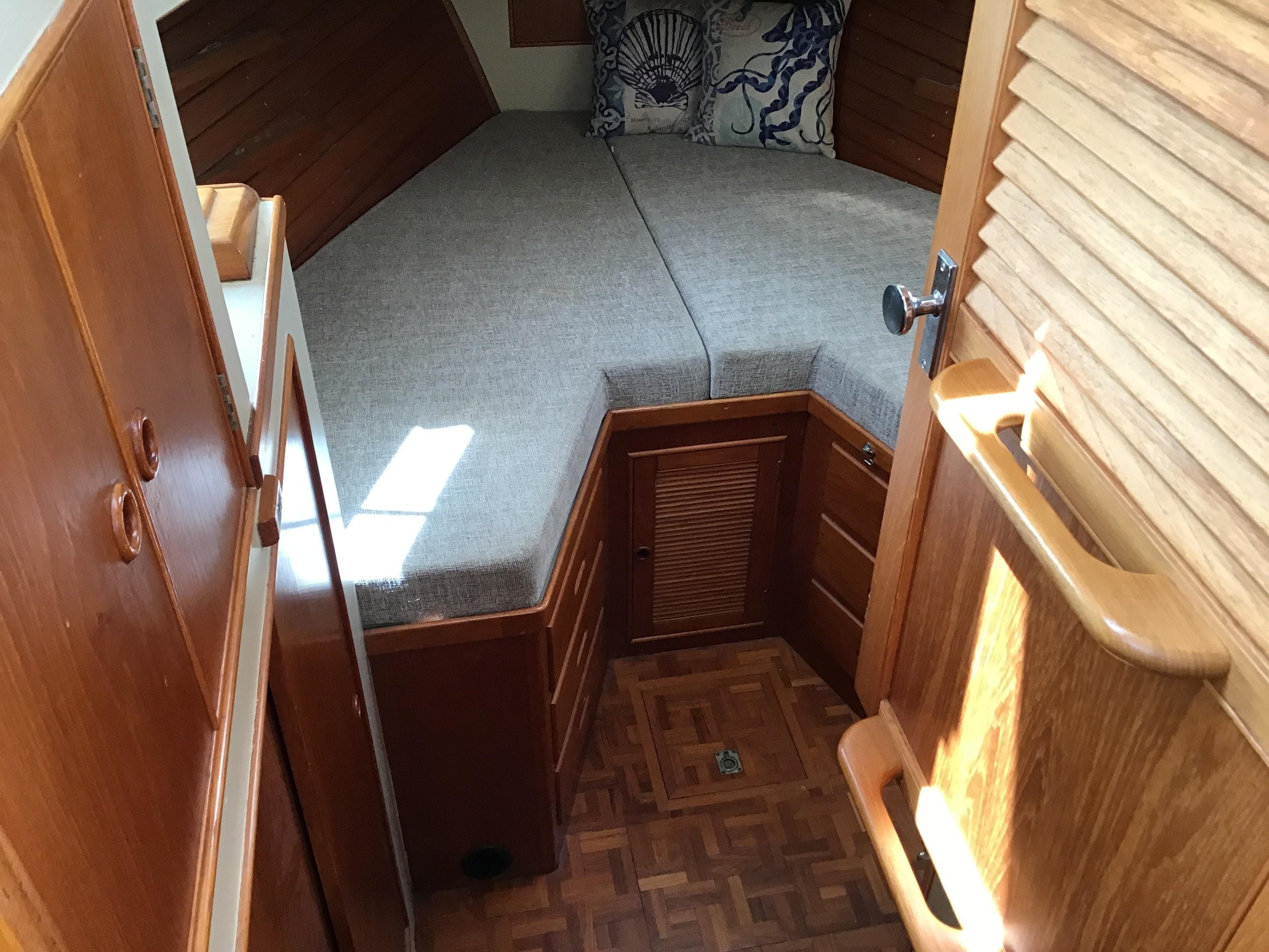 1983 Grand Banks Classic
