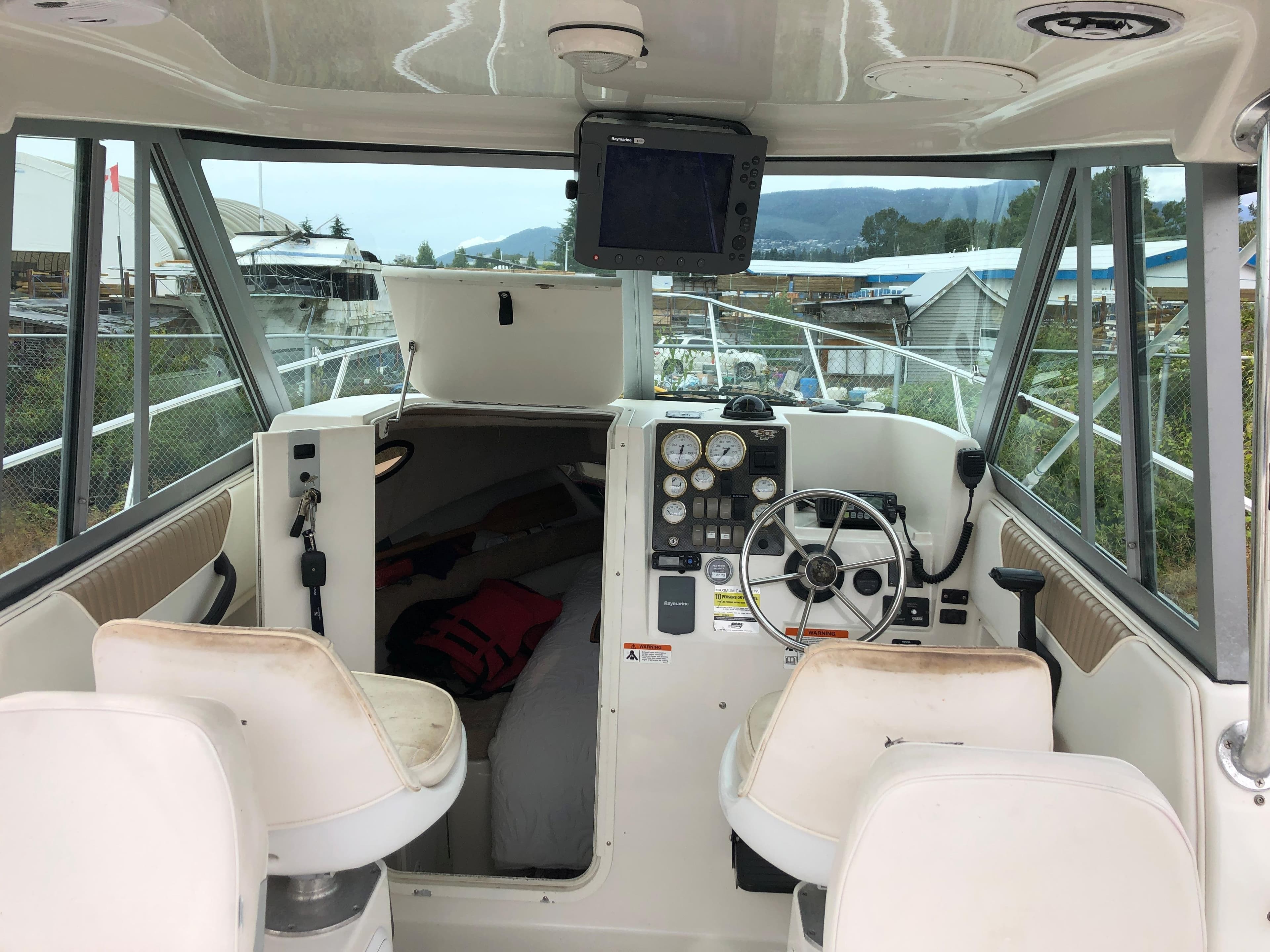 2005 Seaswirl Striper 2601 Walkaround I/O