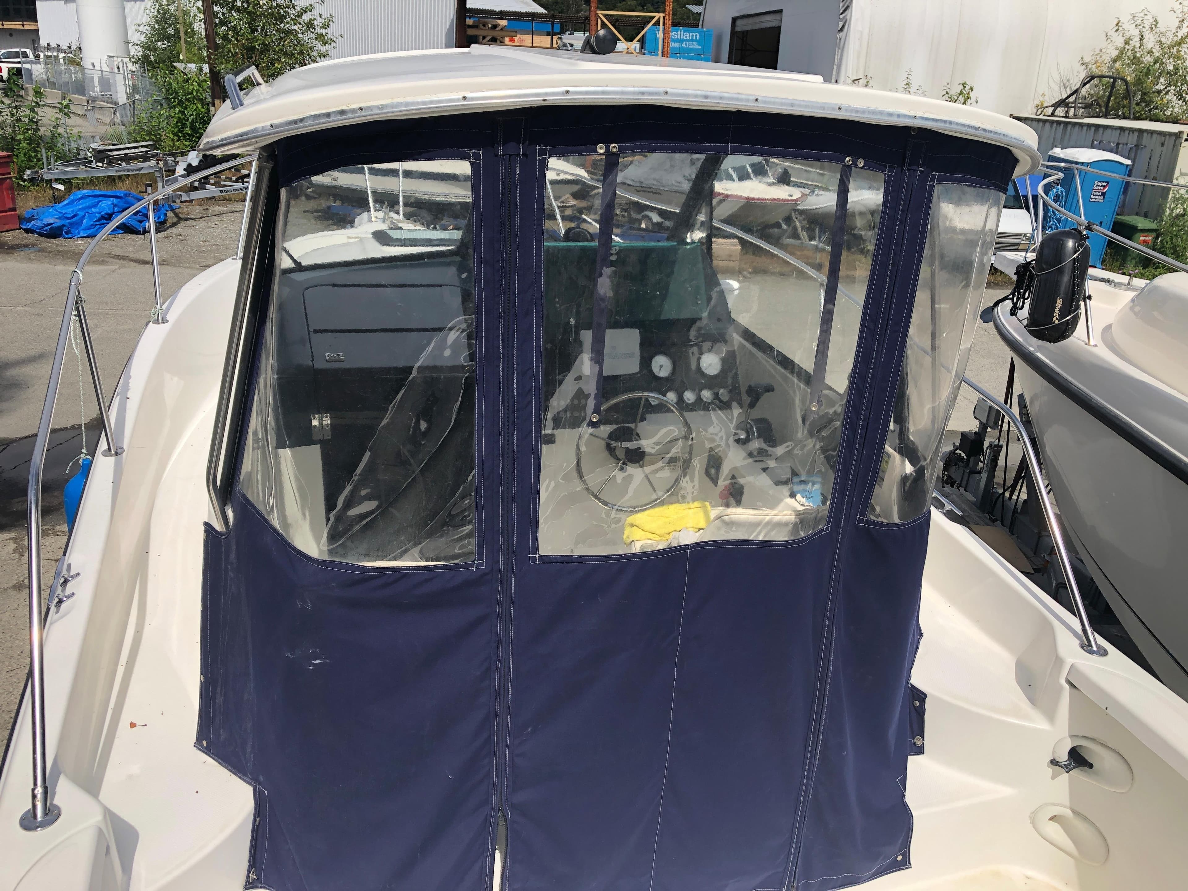 2005 Seaswirl Striper 2601 Walkaround I/O