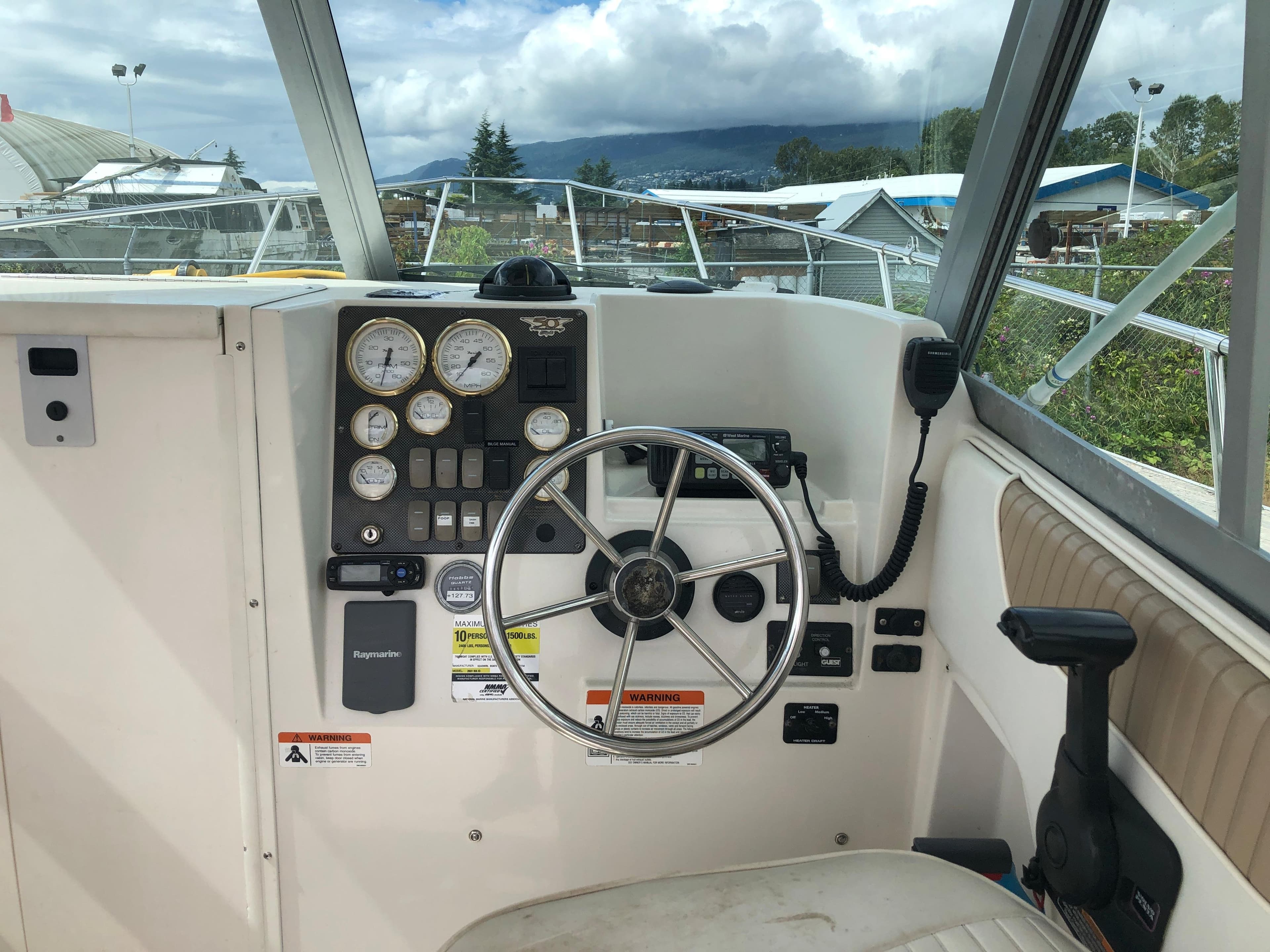 2005 Seaswirl Striper 2601 Walkaround I/O