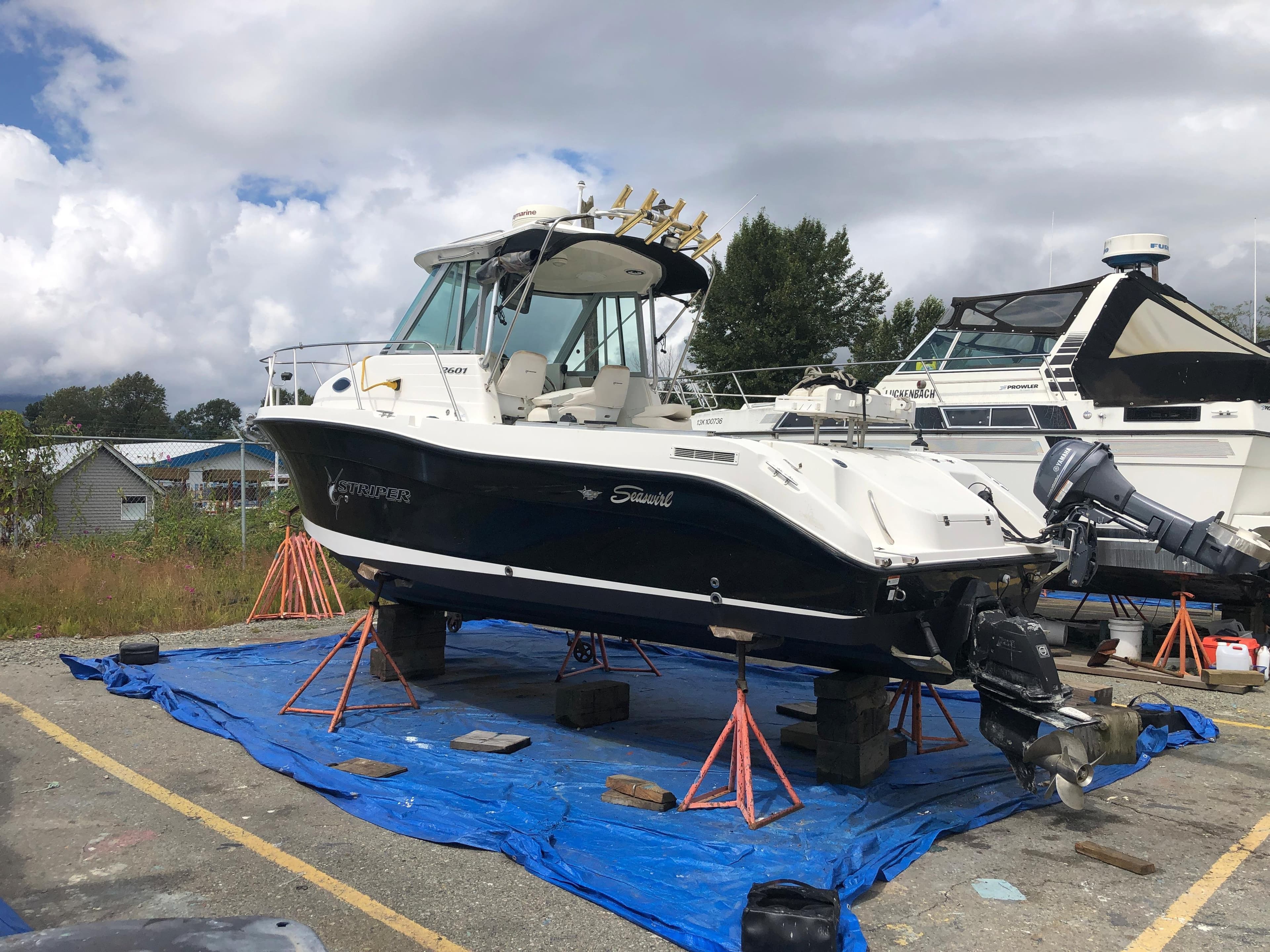 2005 Seaswirl Striper 2601 Walkaround I/O