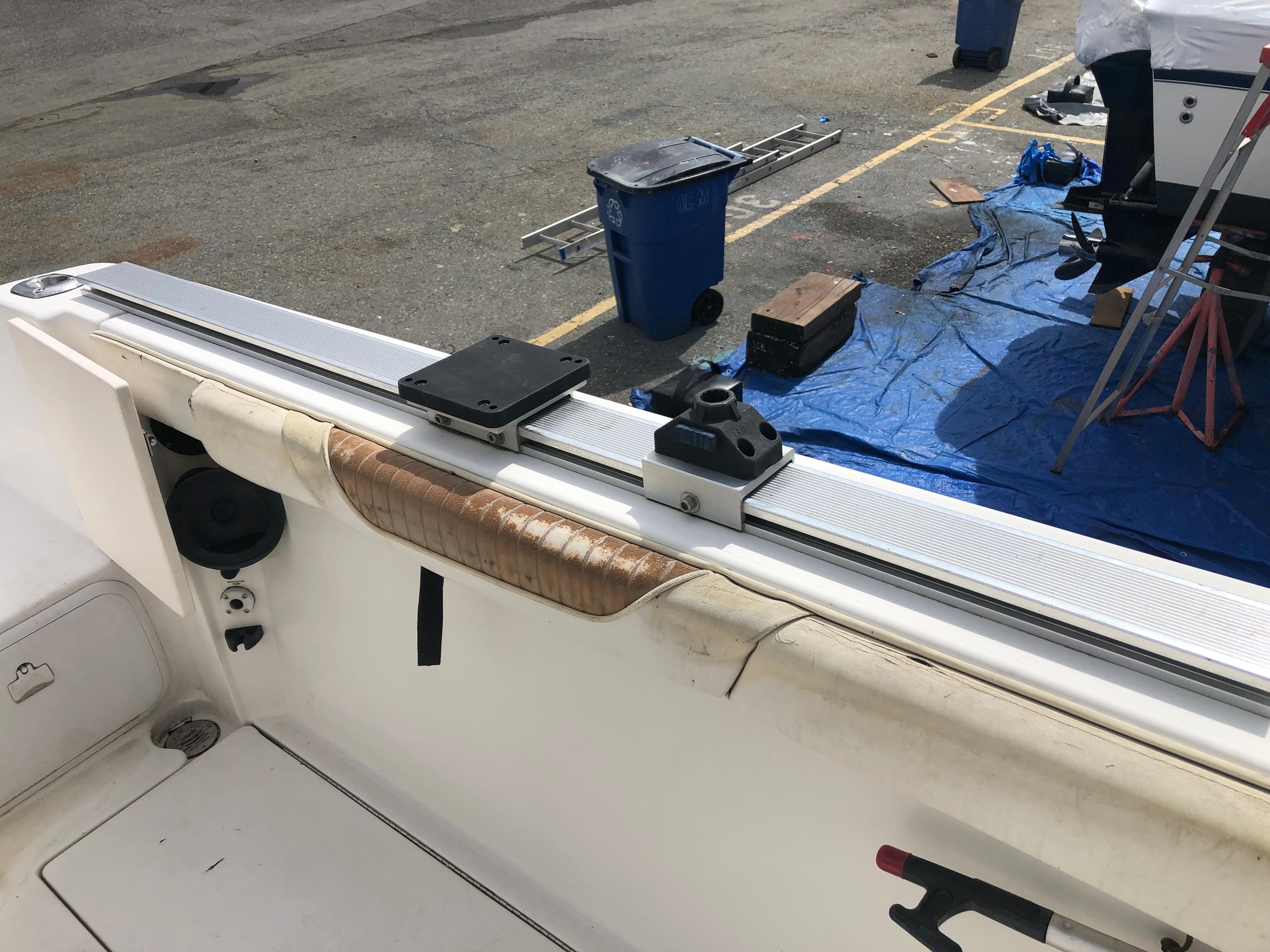 2005 Seaswirl Striper 2601 Walkaround I/O