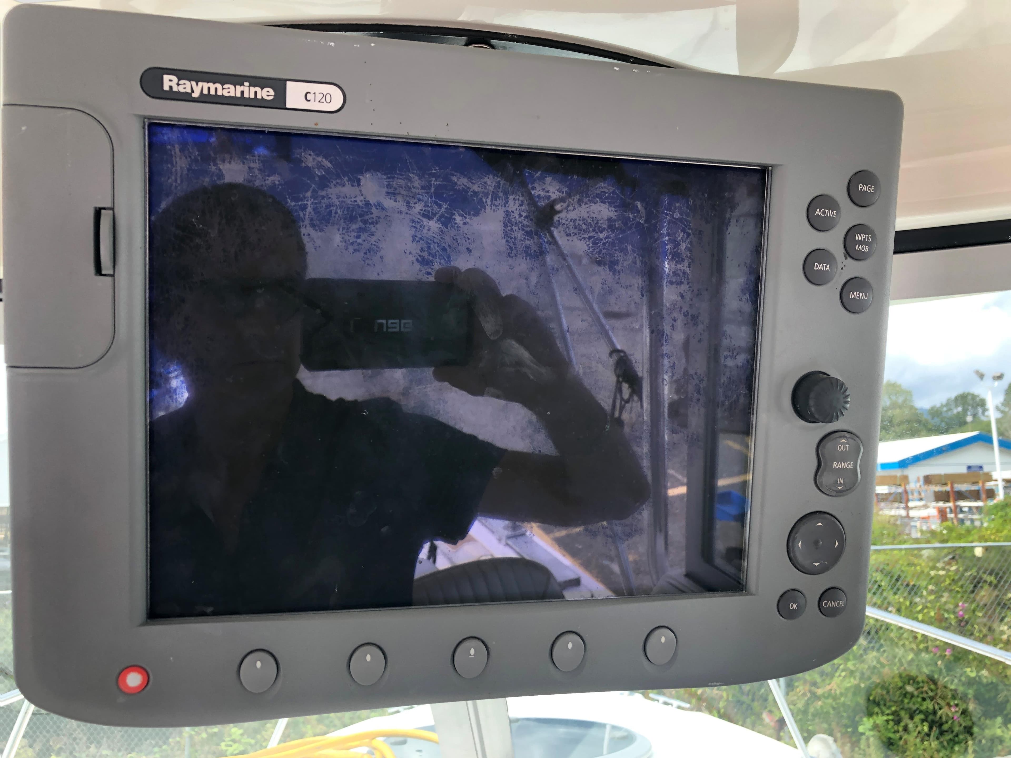 2005 Seaswirl Striper 2601 Walkaround I/O
