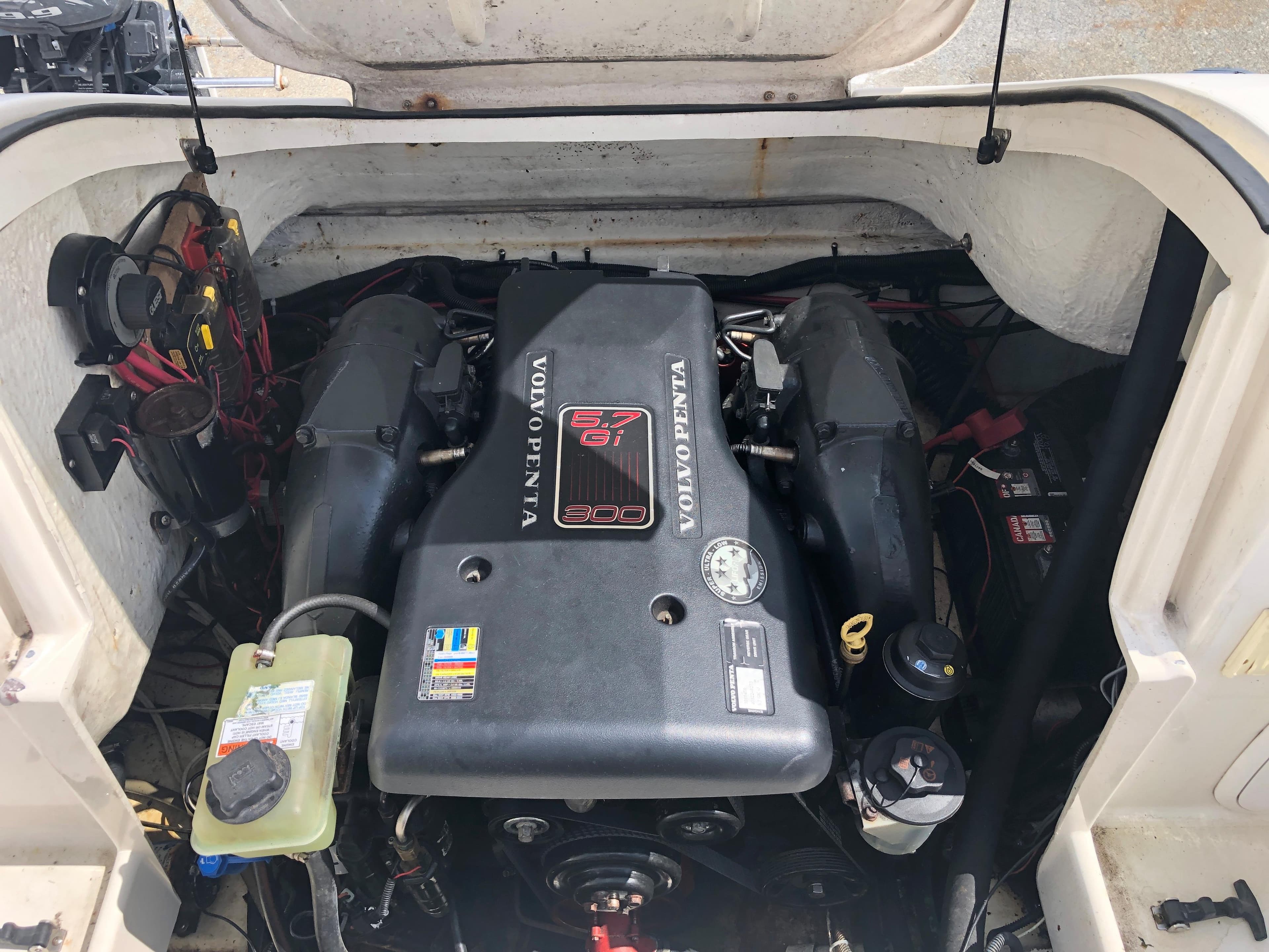 2005 Seaswirl Striper 2601 Walkaround I/O