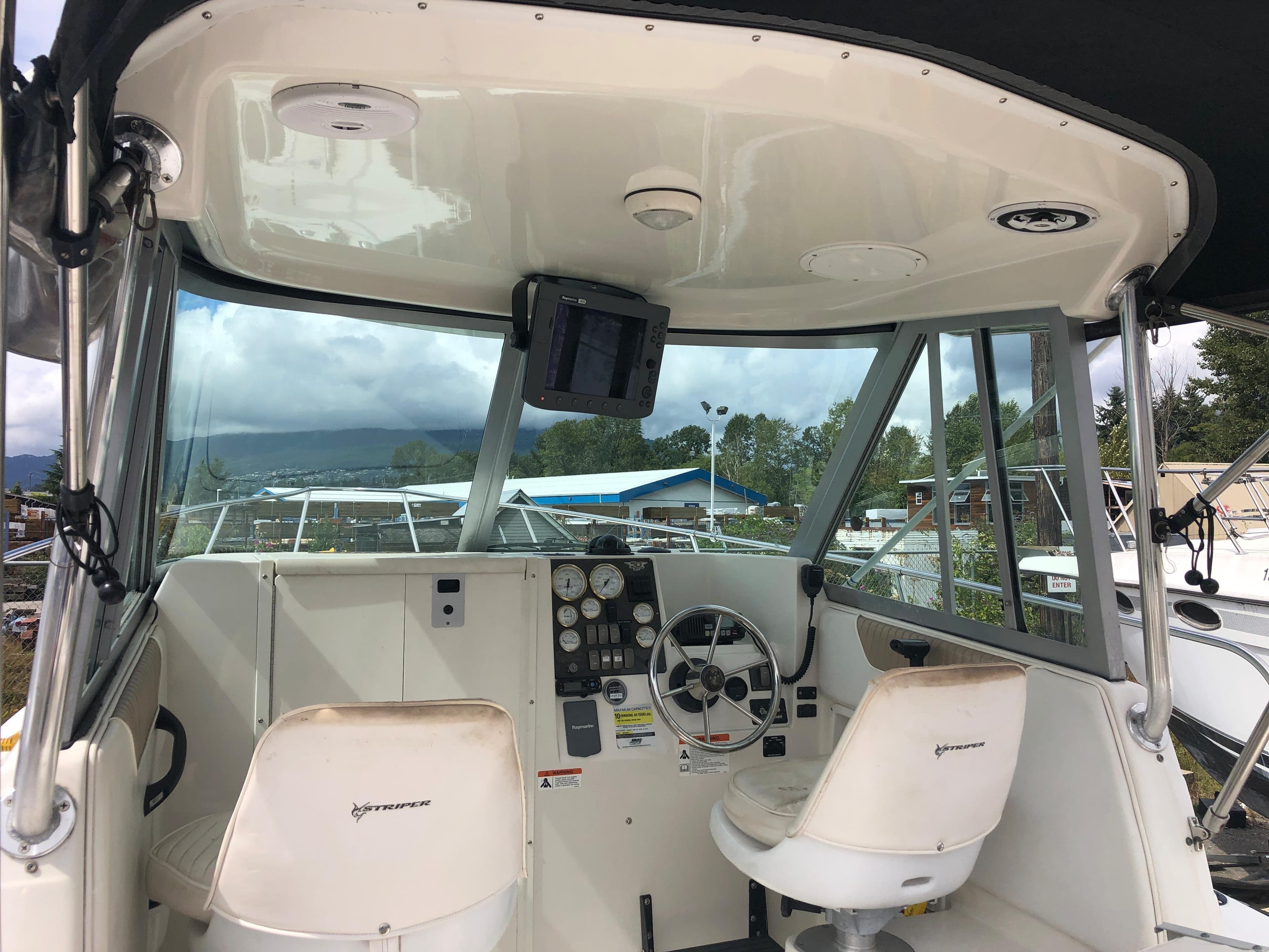 2005 Seaswirl Striper 2601 Walkaround I/O