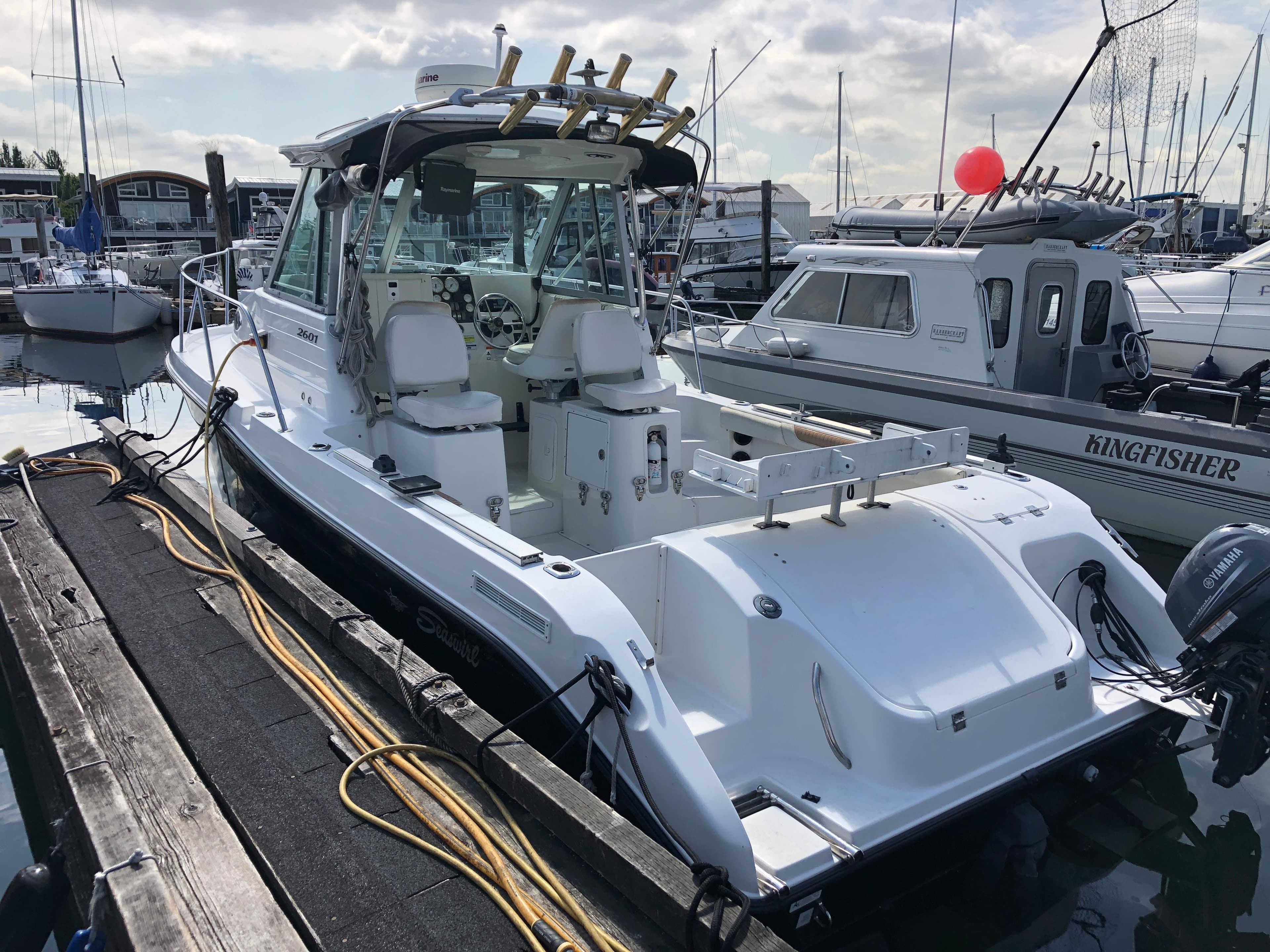 2005 Seaswirl Striper 2601 Walkaround I/O