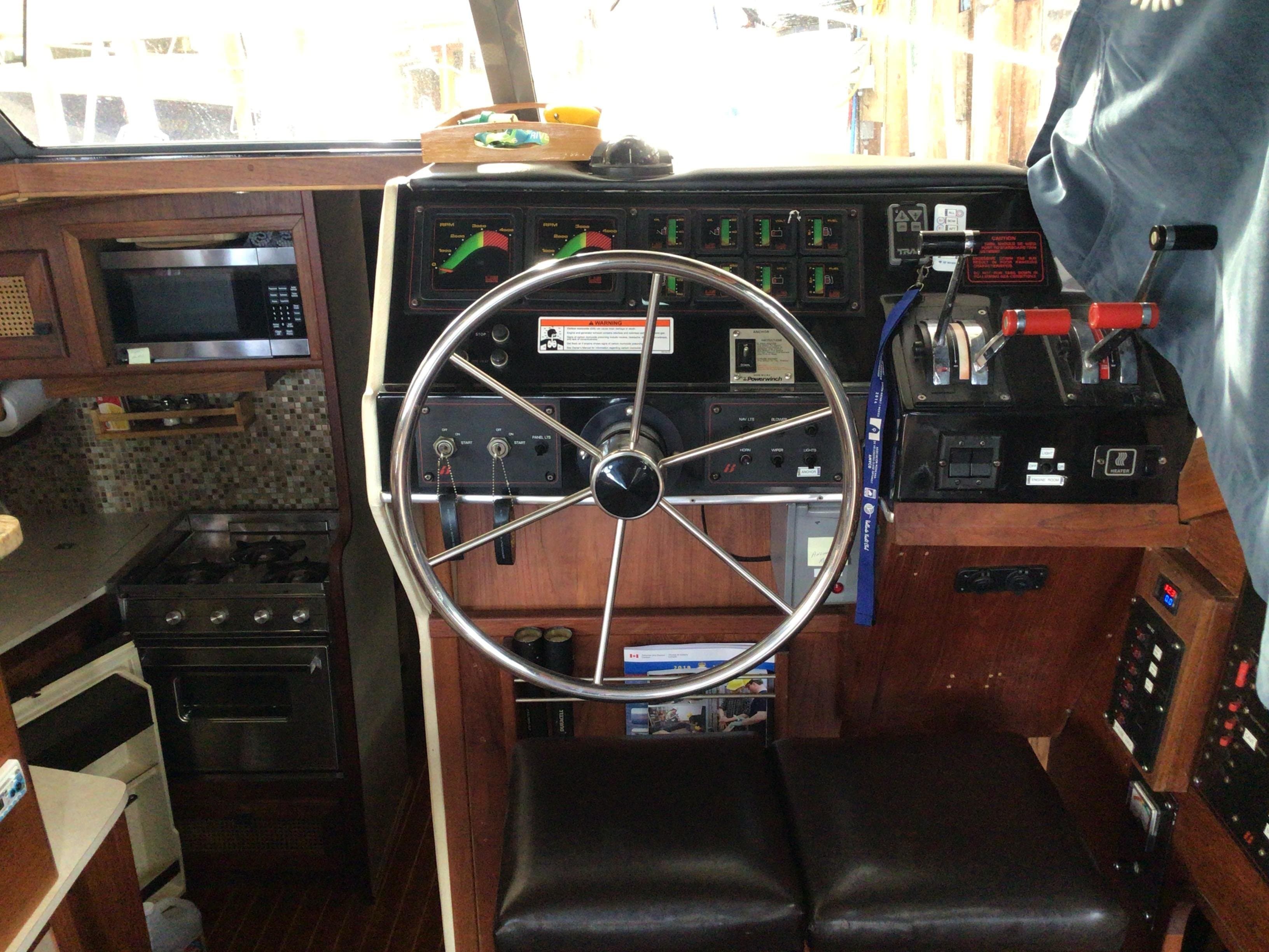 1986 Bayliner 3270 Motoryacht