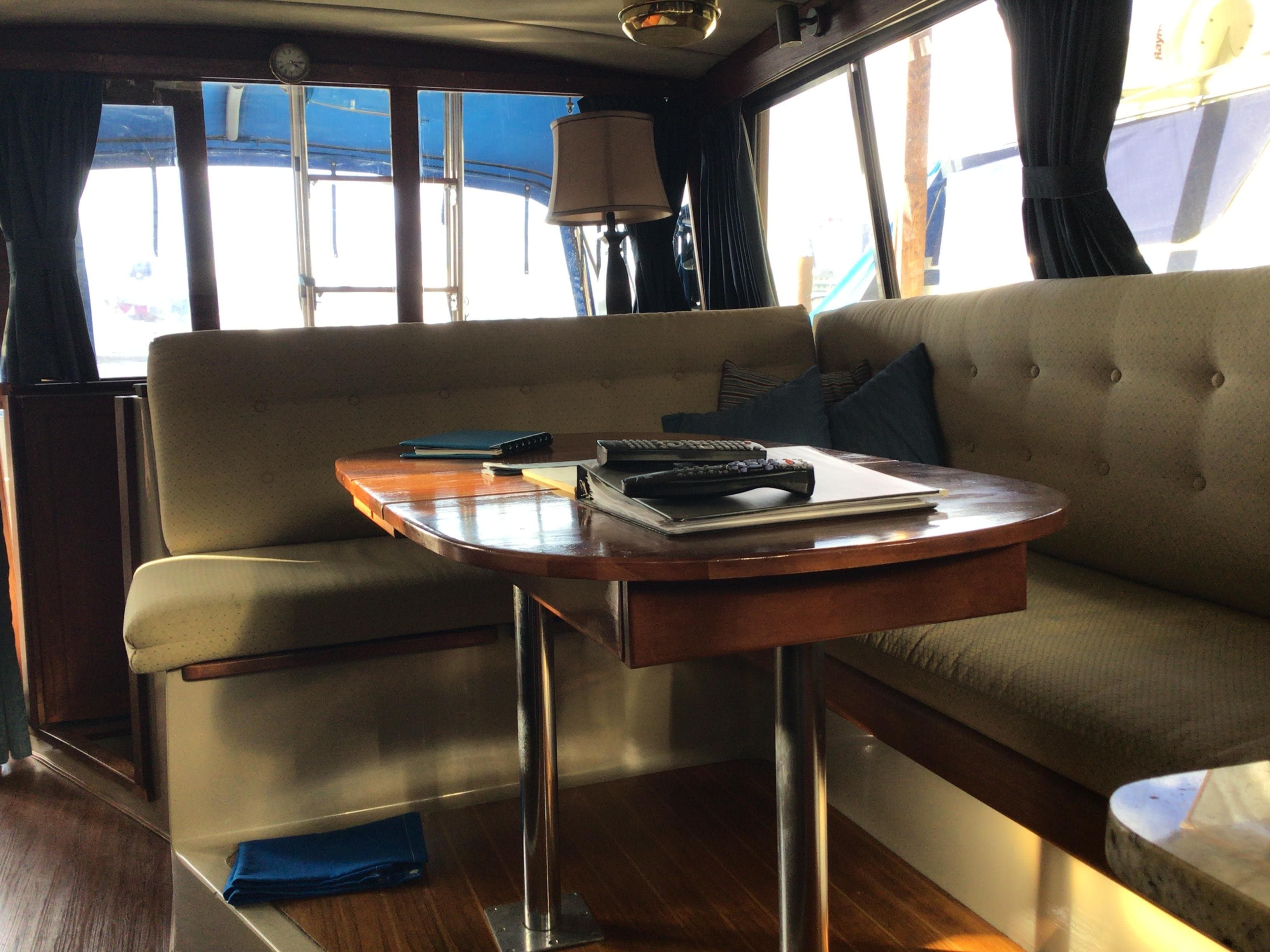1986 Bayliner 3270 Motoryacht