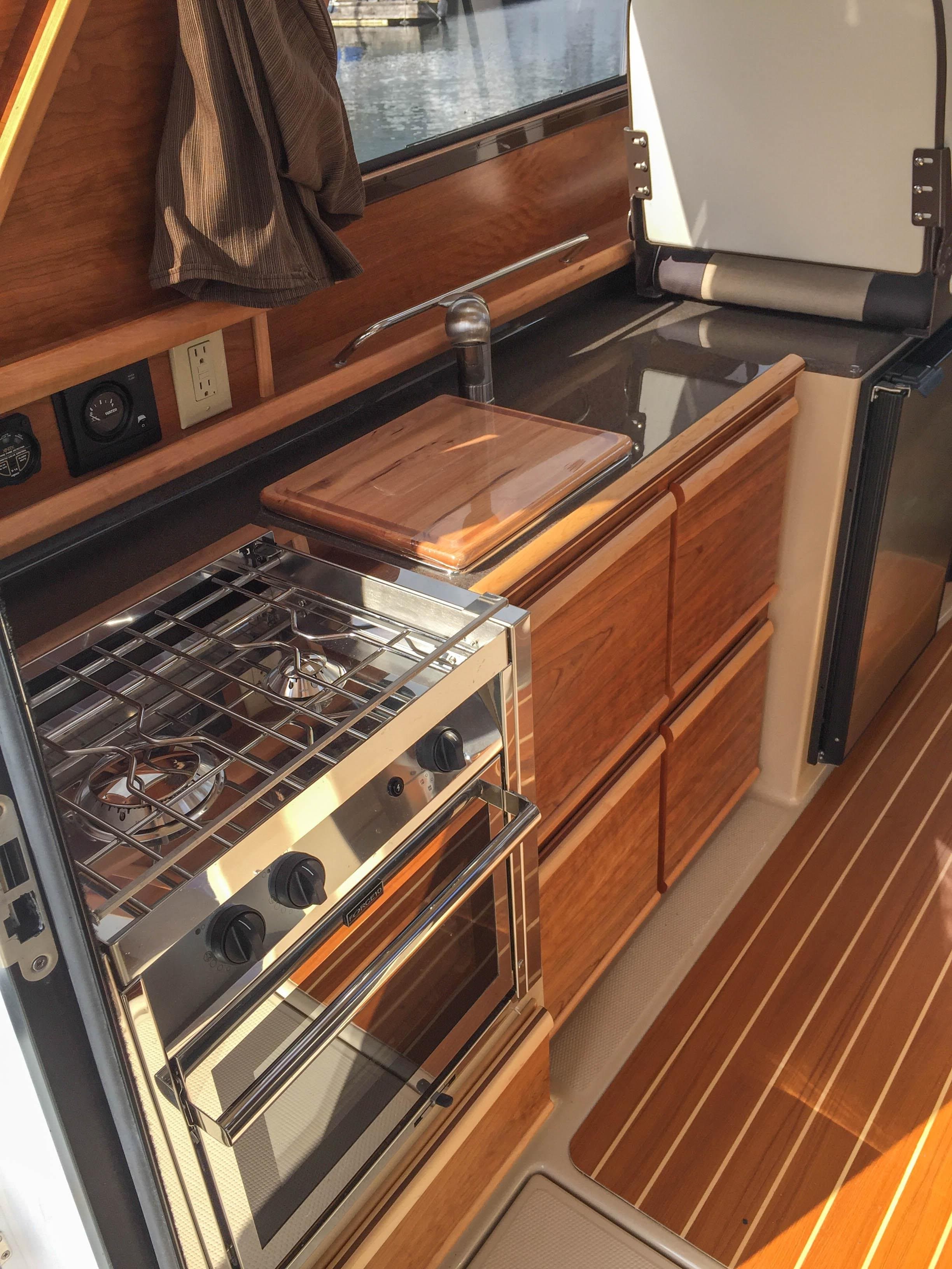 2017 Cutwater 28