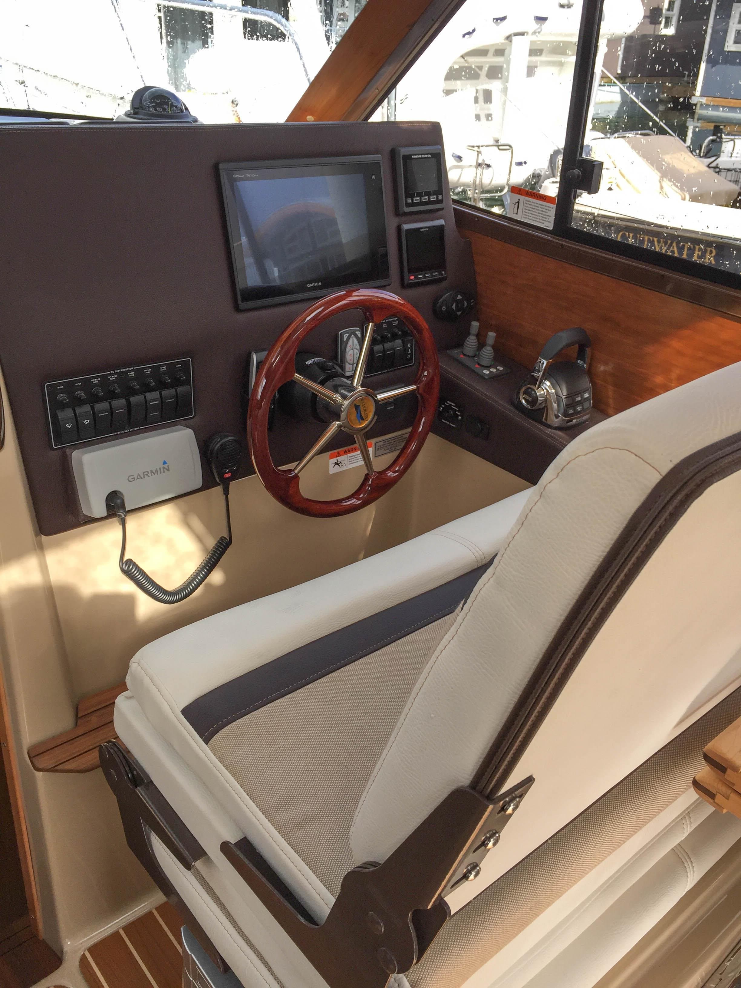 2017 Cutwater 28