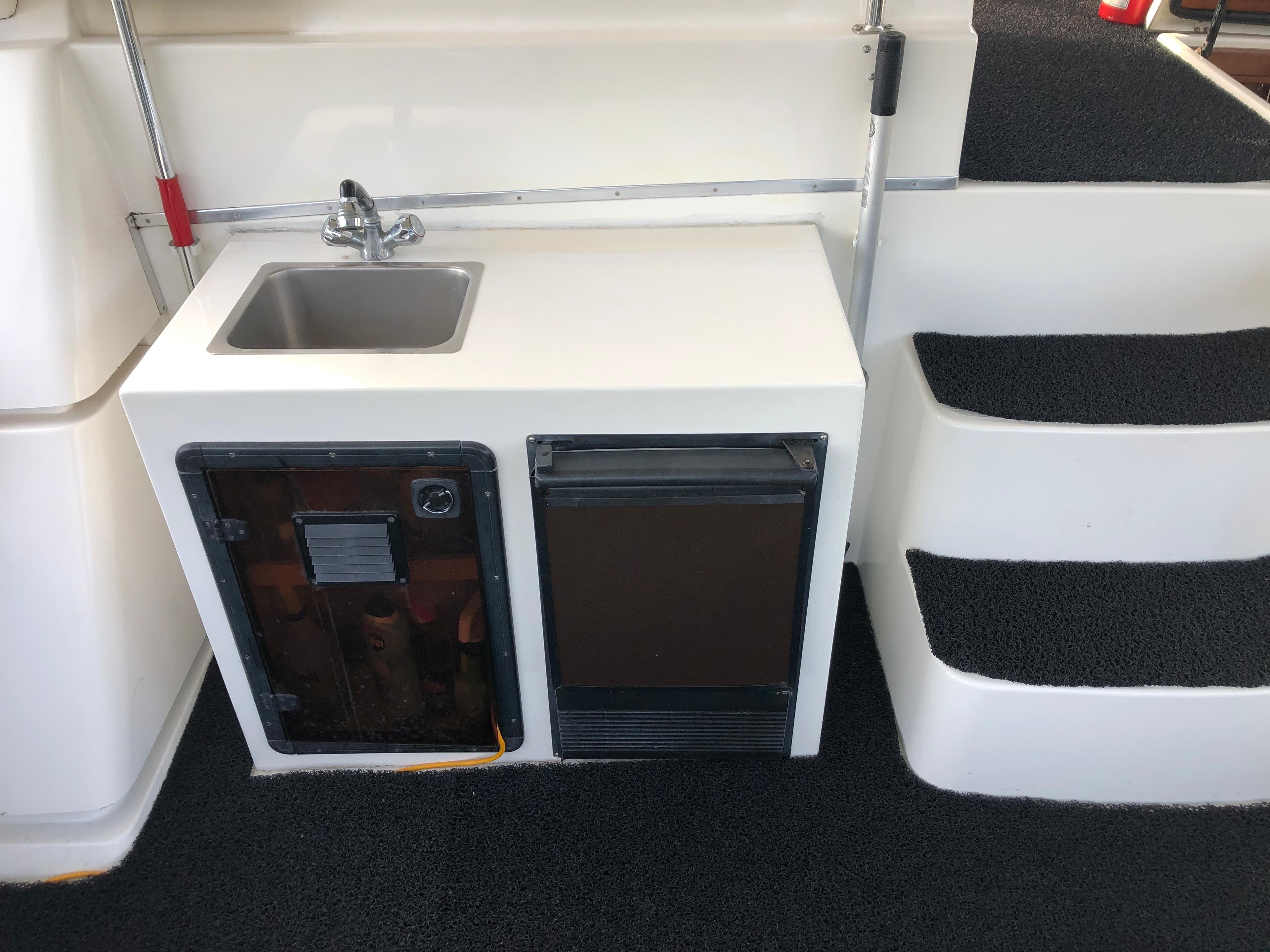 1995 Queenship Aft Cabin