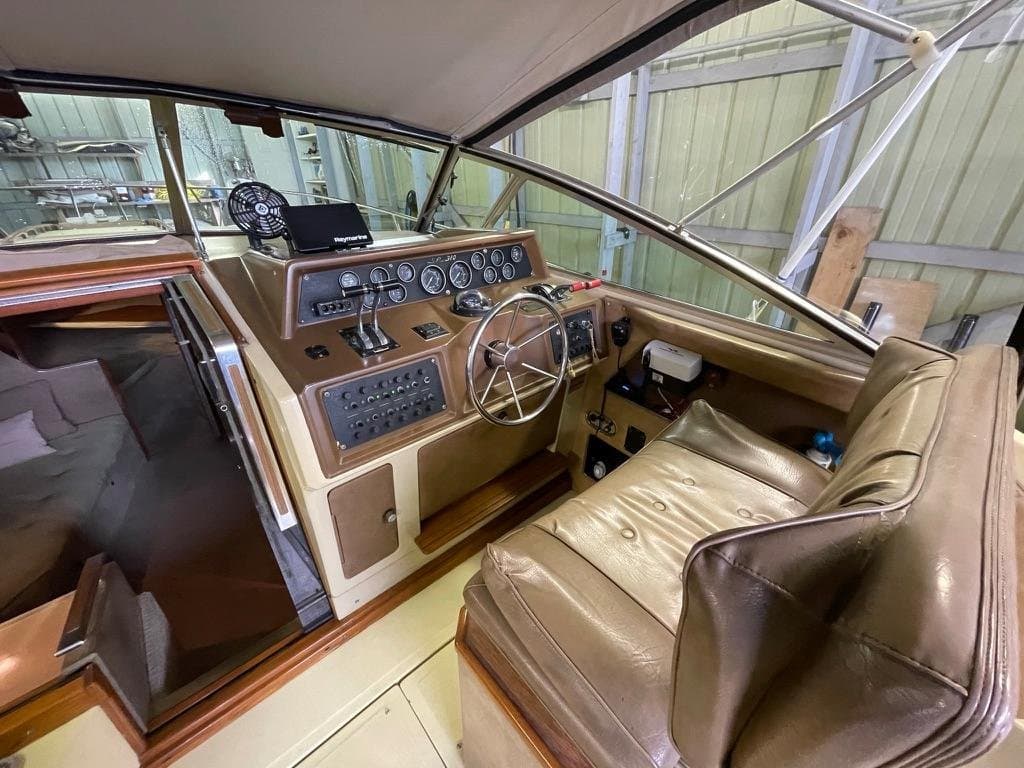 1980 Sea Ray 31 Vanguard