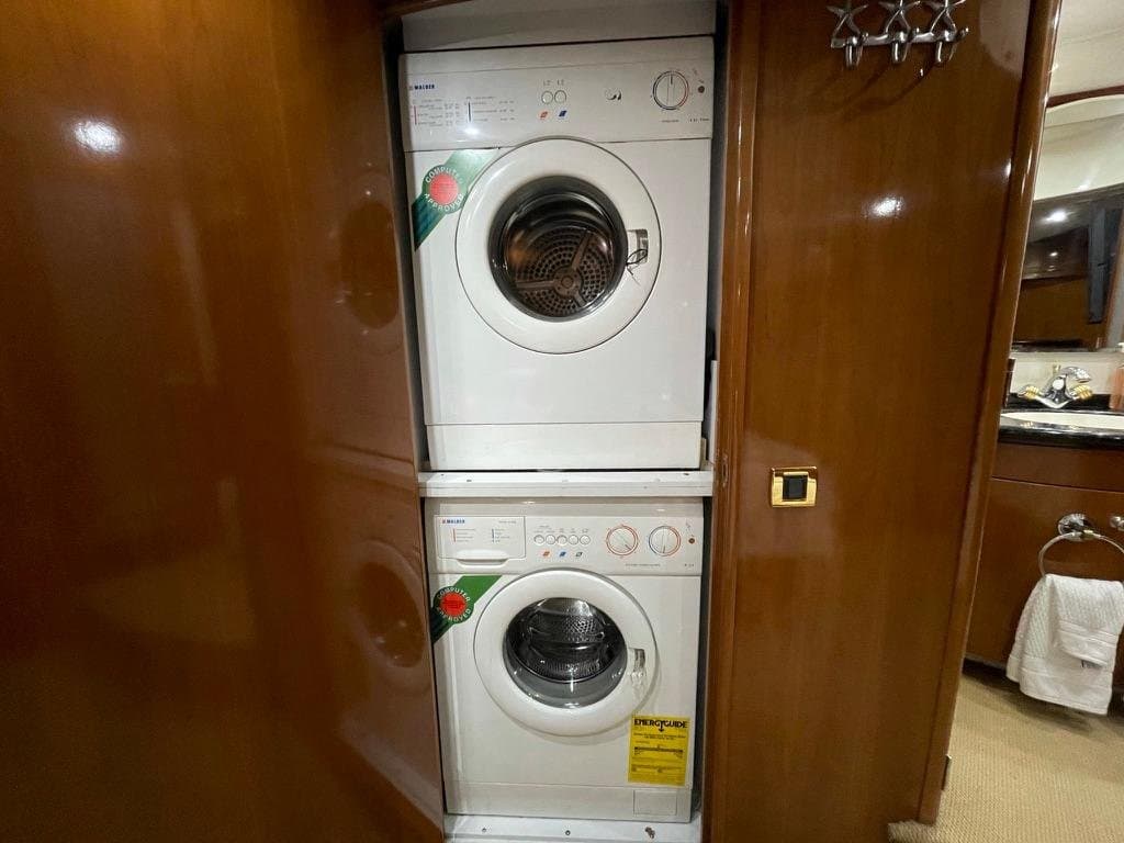 2001 Carver 57 Voyager