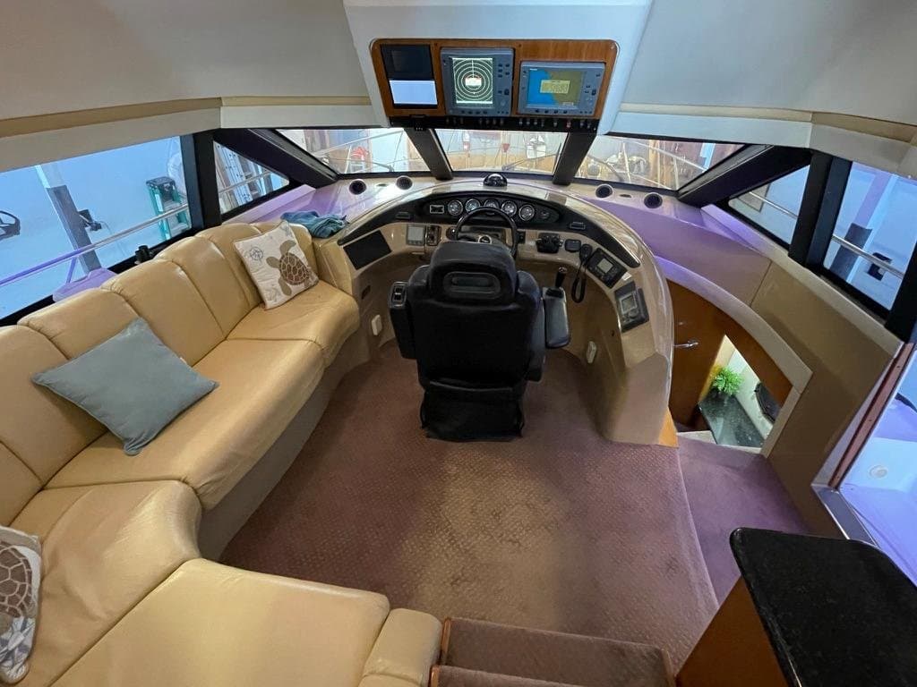 2001 Carver 57 Voyager