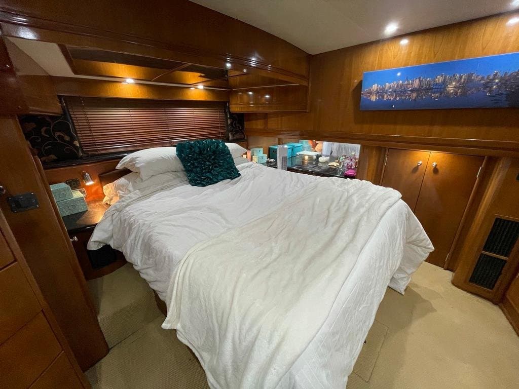 2001 Carver 57 Voyager