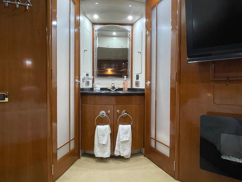 2001 Carver 57 Voyager