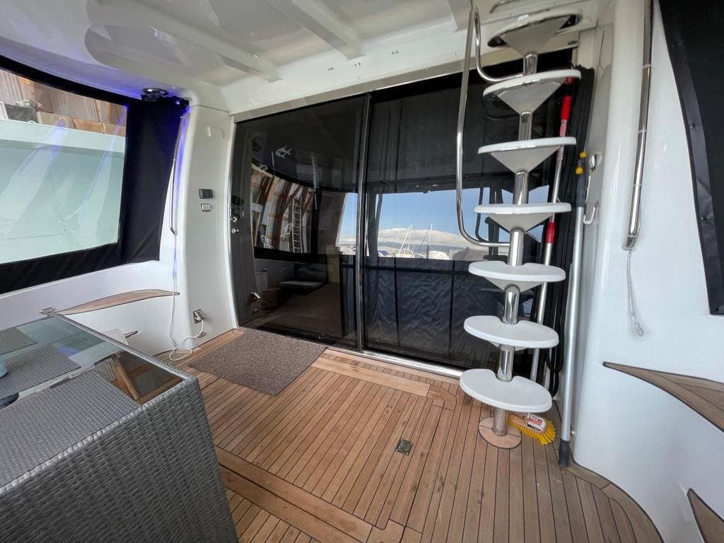 2001 Carver 57 Voyager