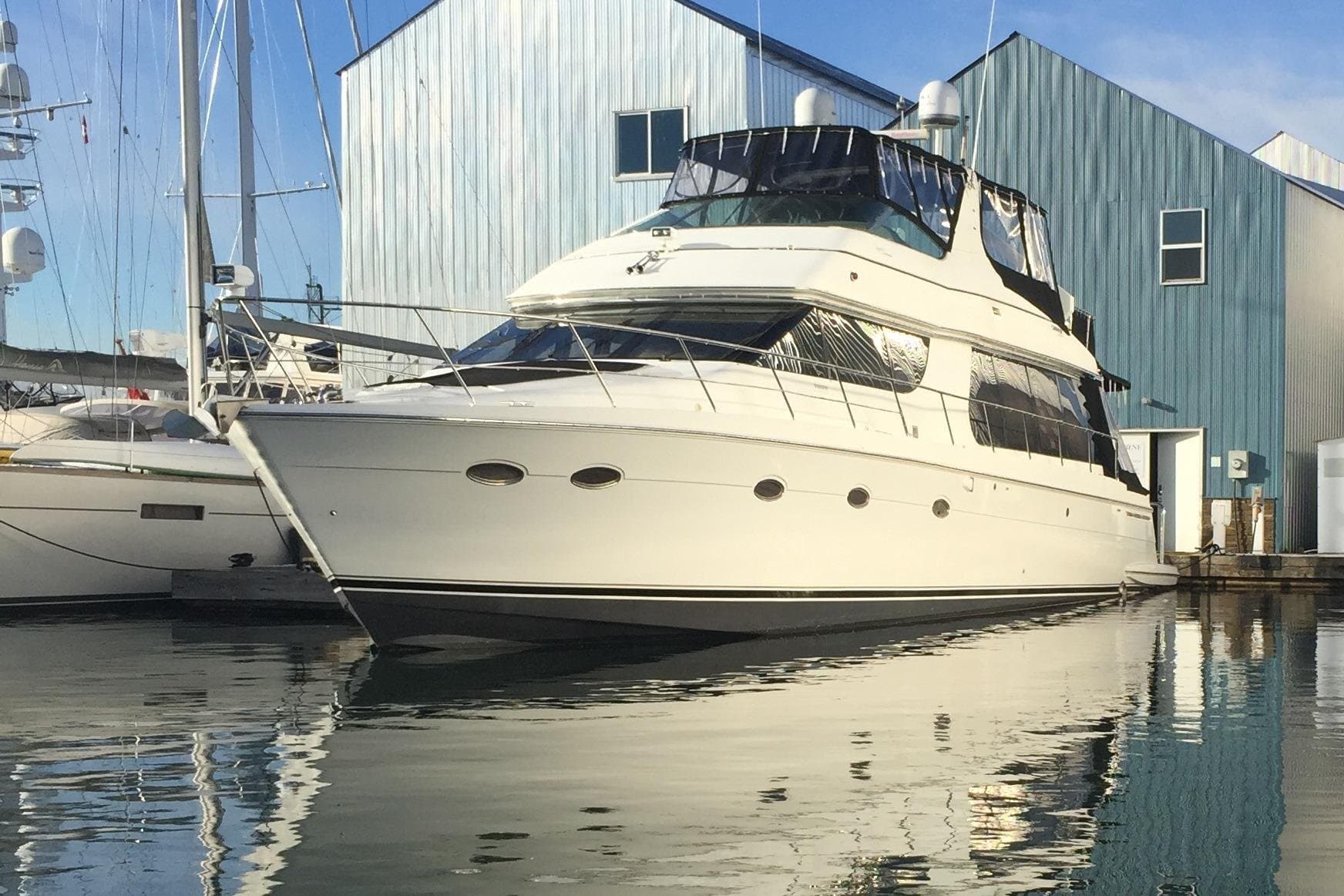 2001 Carver 57 Voyager