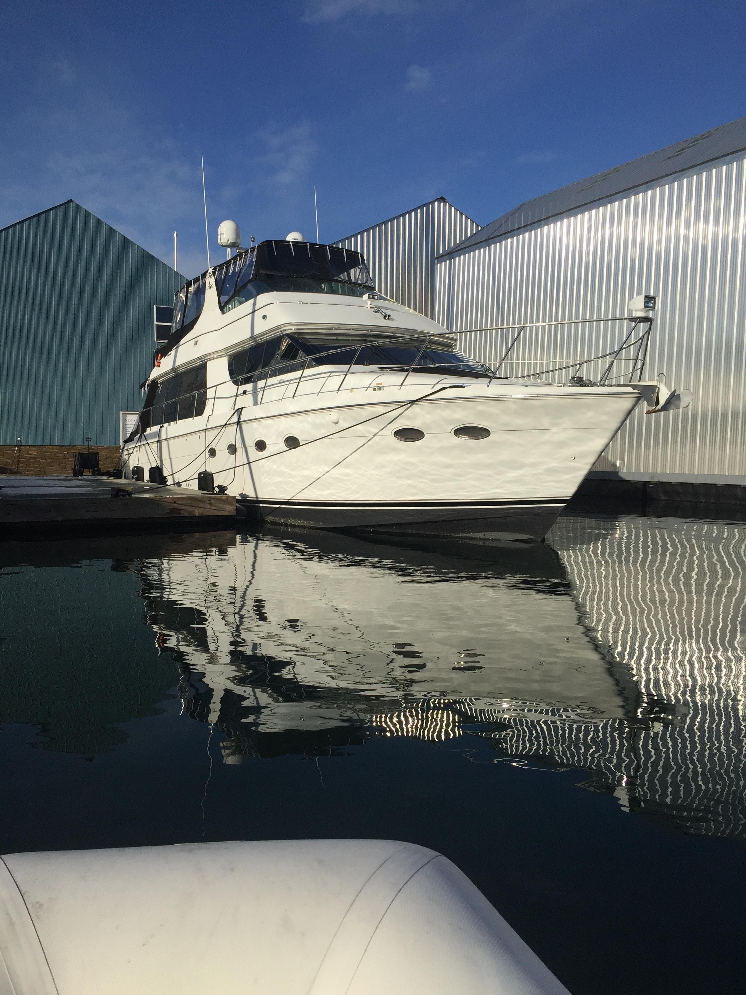 2001 Carver 57 Voyager
