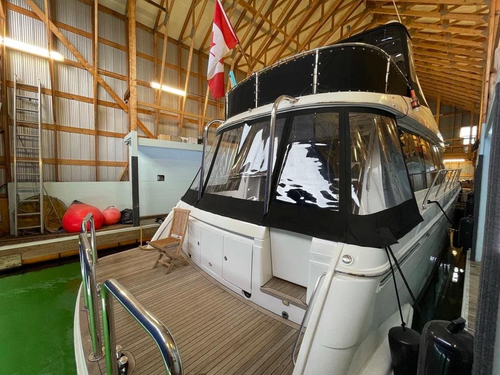 2001 Carver 57 Voyager