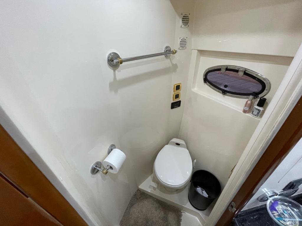 2001 Carver 57 Voyager