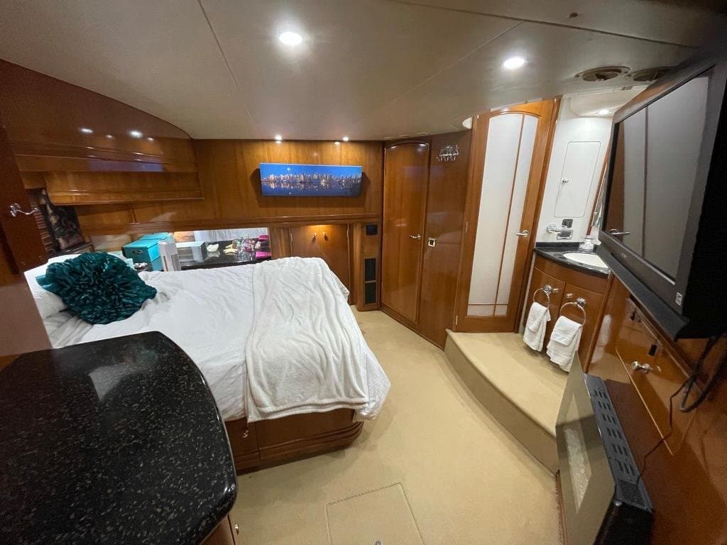 2001 Carver 57 Voyager