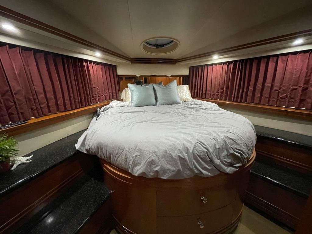 2001 Carver 57 Voyager