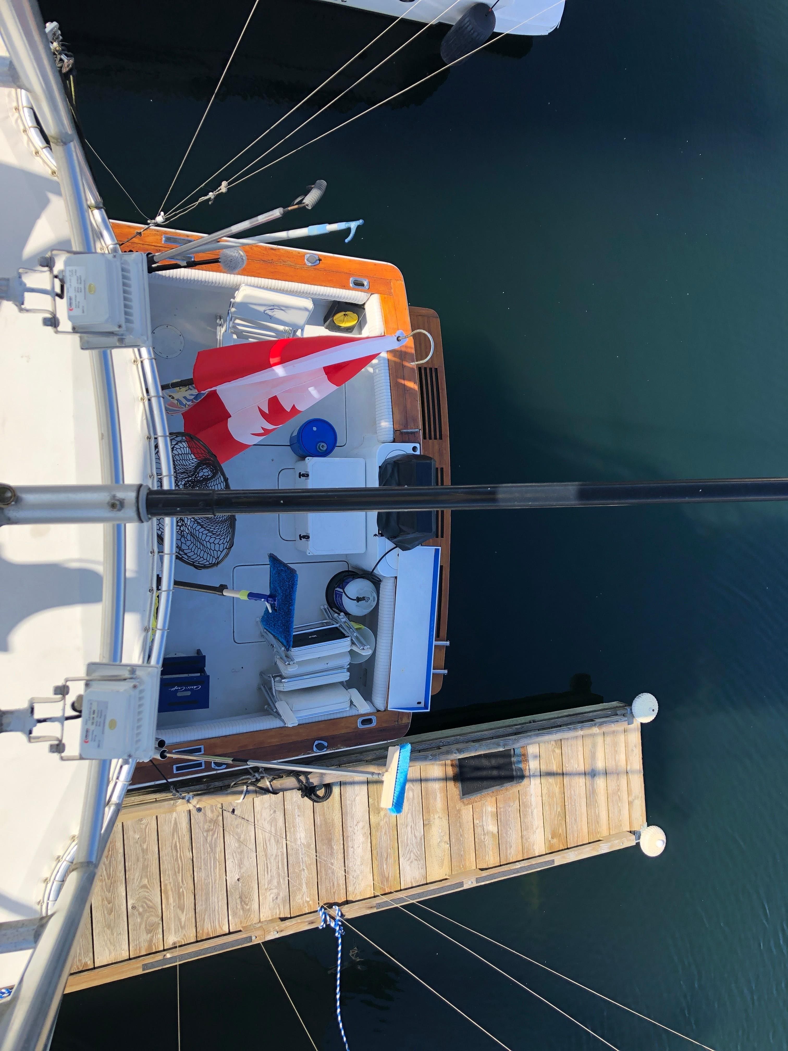 1985 Chris-Craft Sport Fisher
