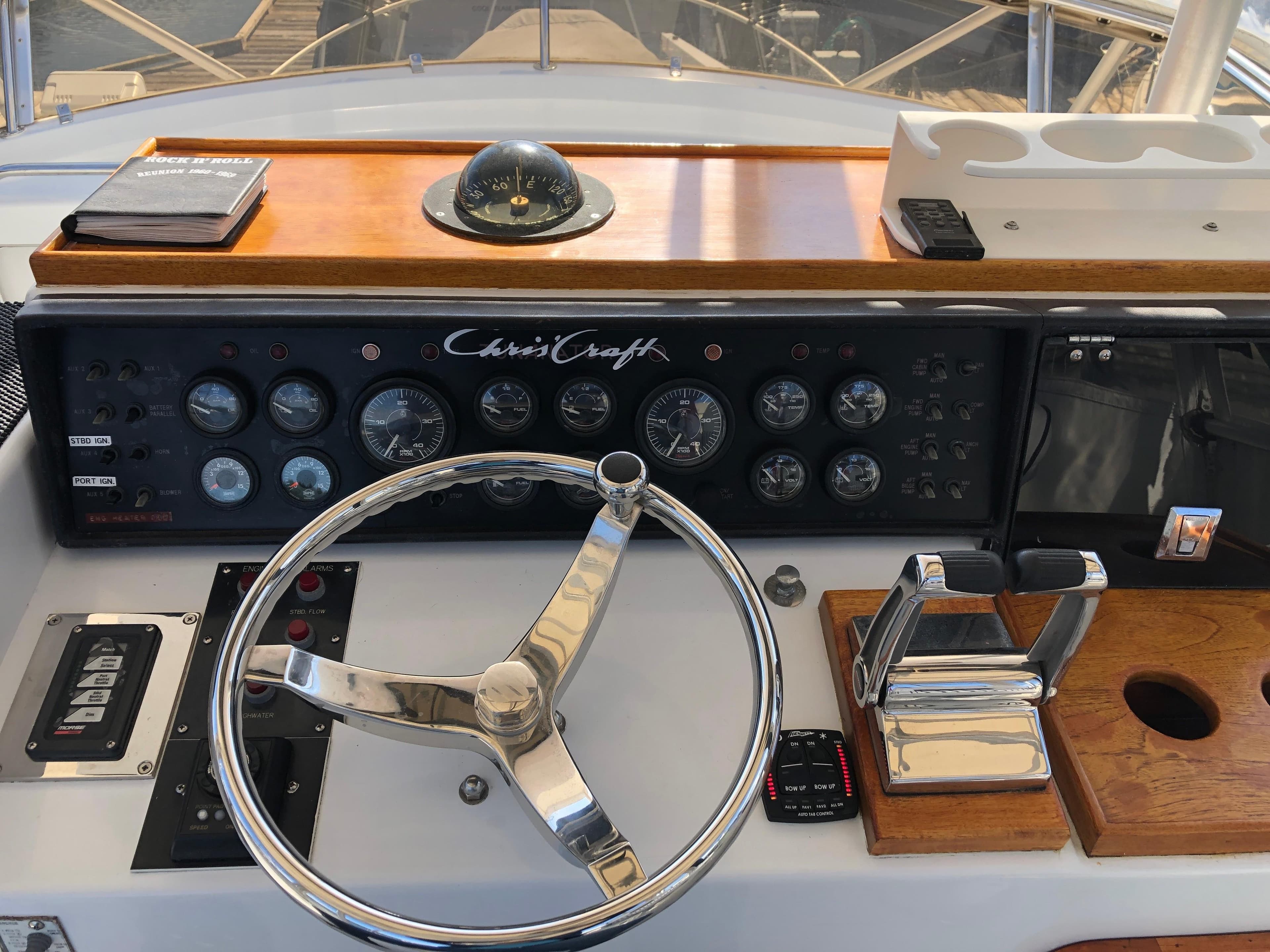 1985 Chris-Craft Sport Fisher