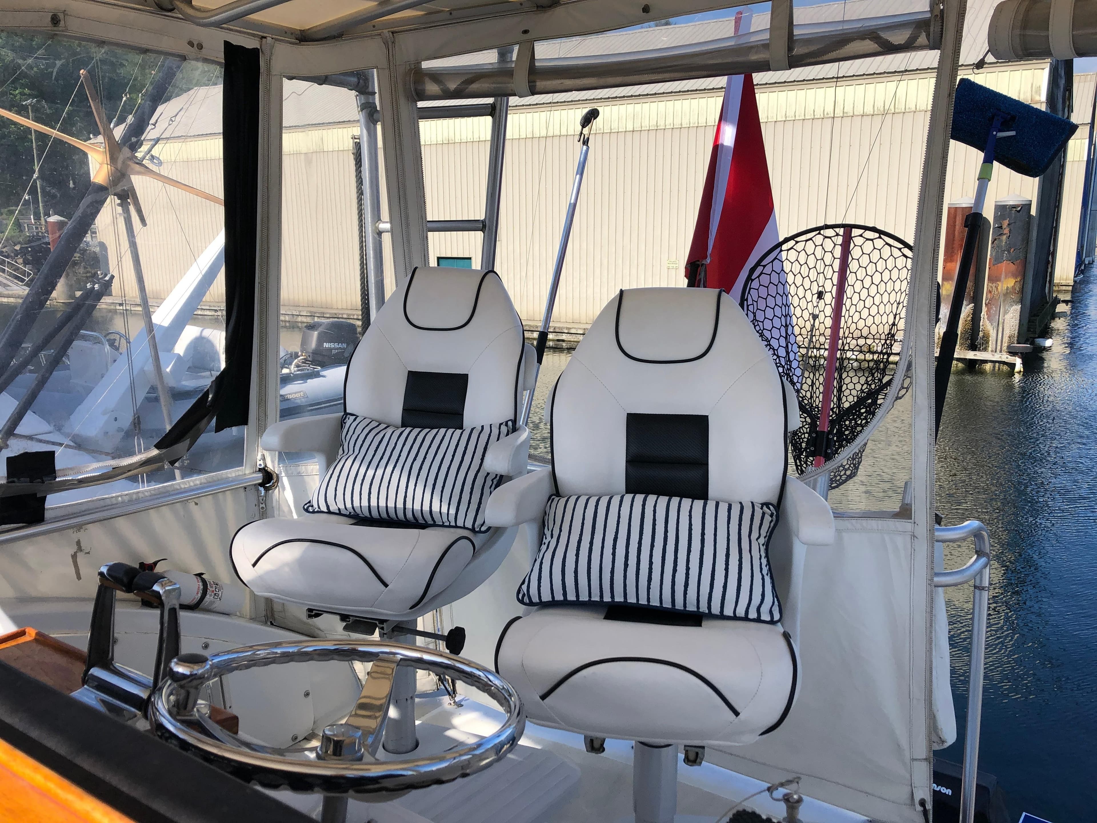 1985 Chris-Craft Sport Fisher