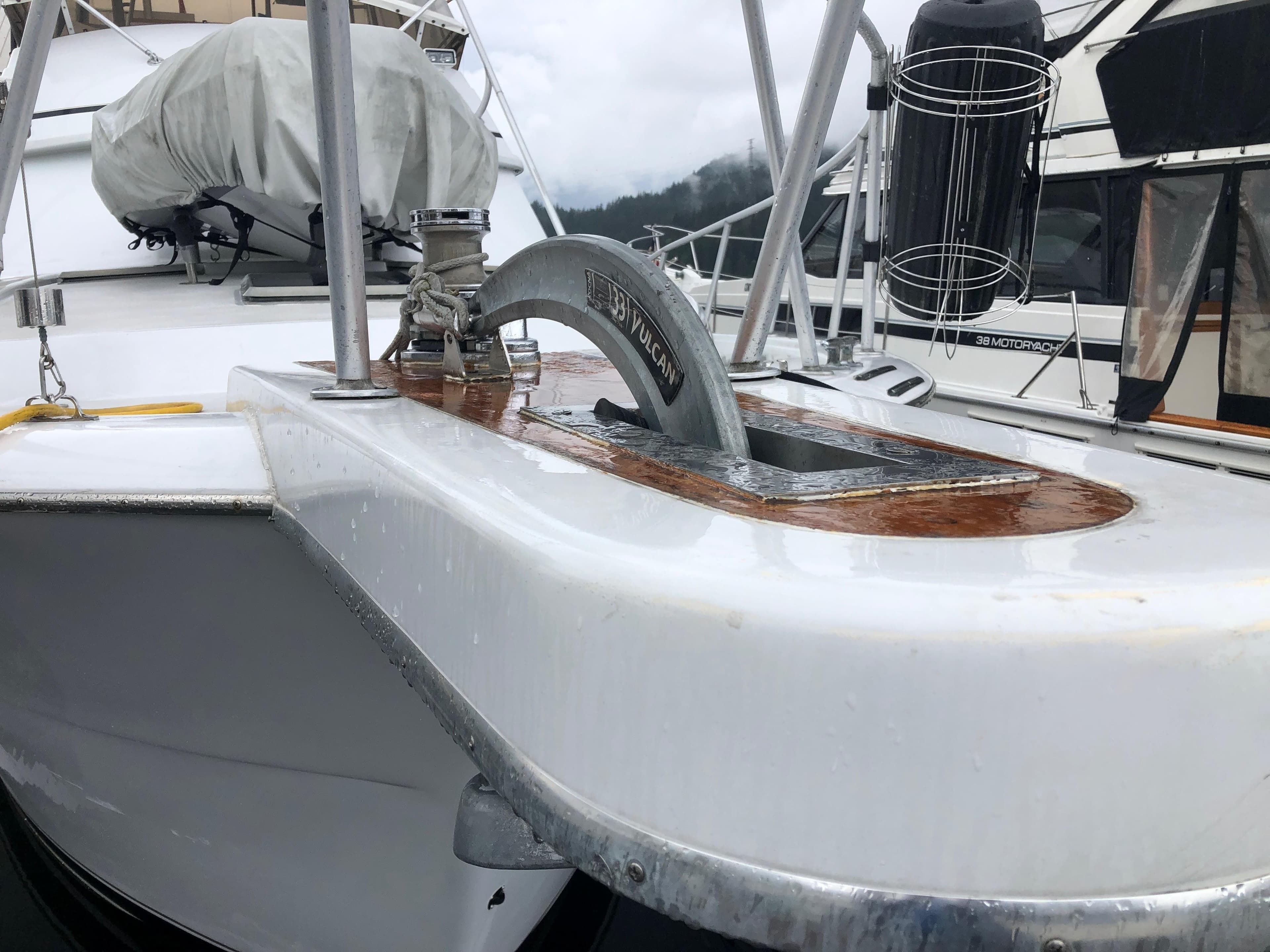 1985 Chris-Craft Sport Fisher