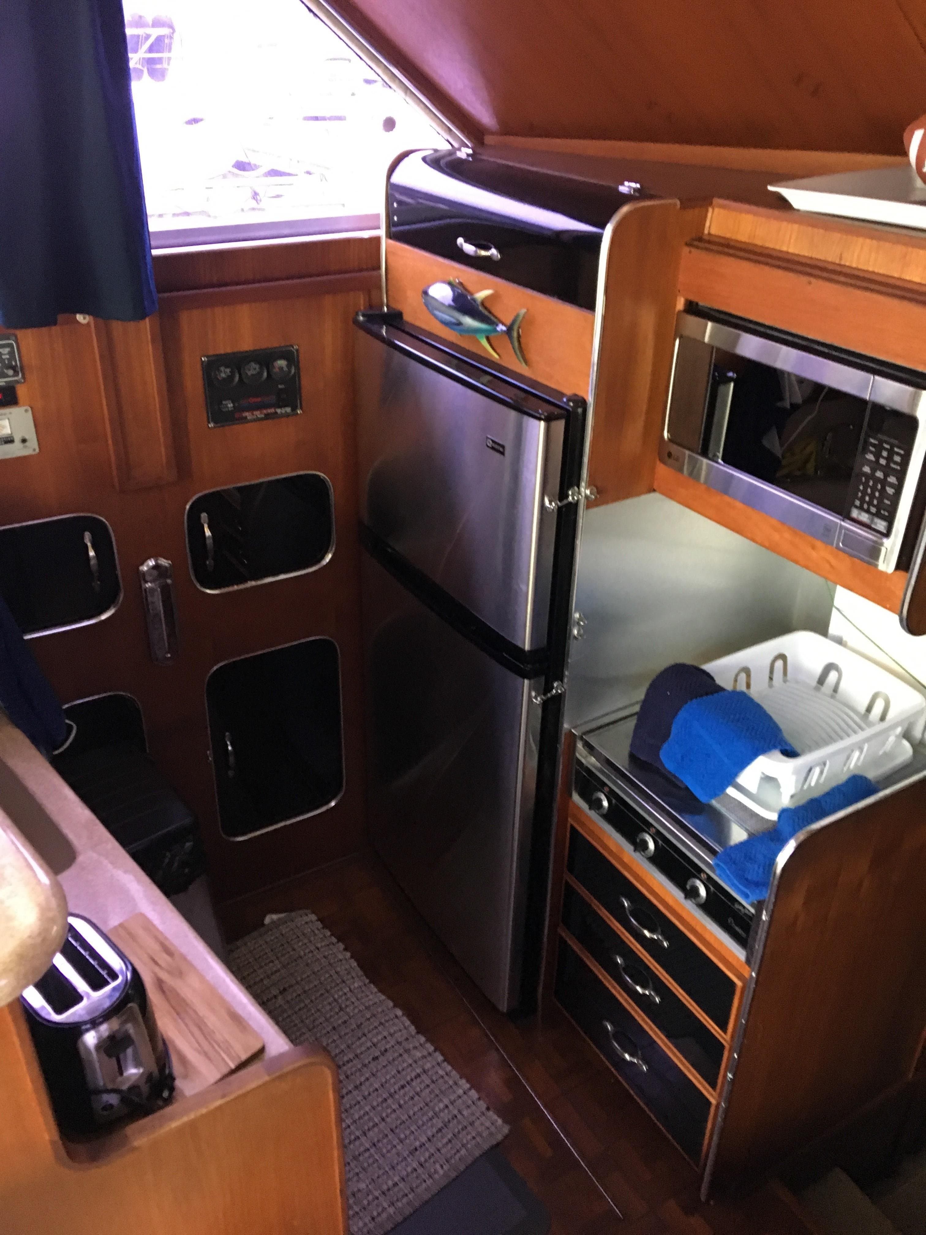 1985 Chris-Craft Sport Fisher