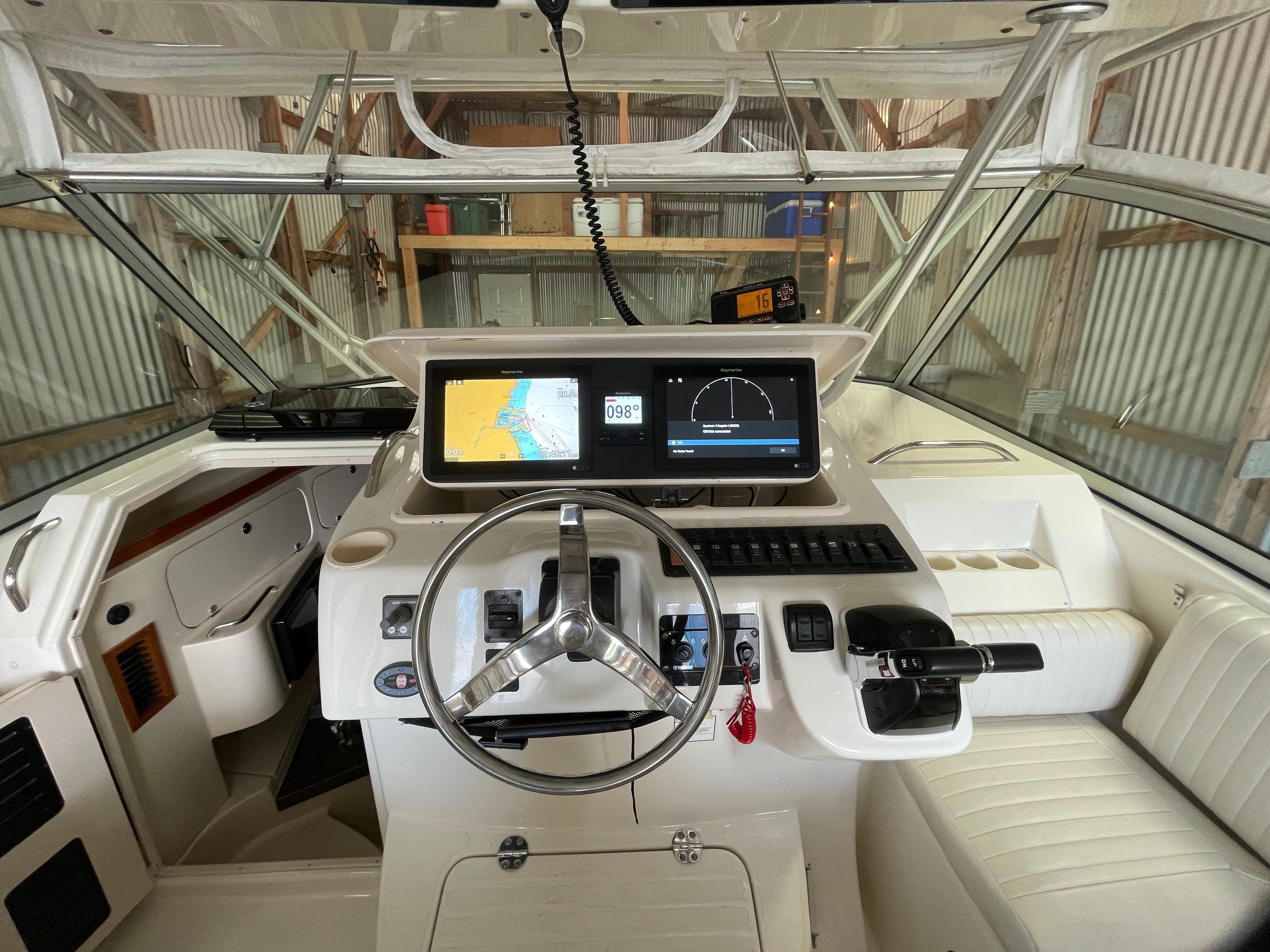 2004 Grady-White 330
