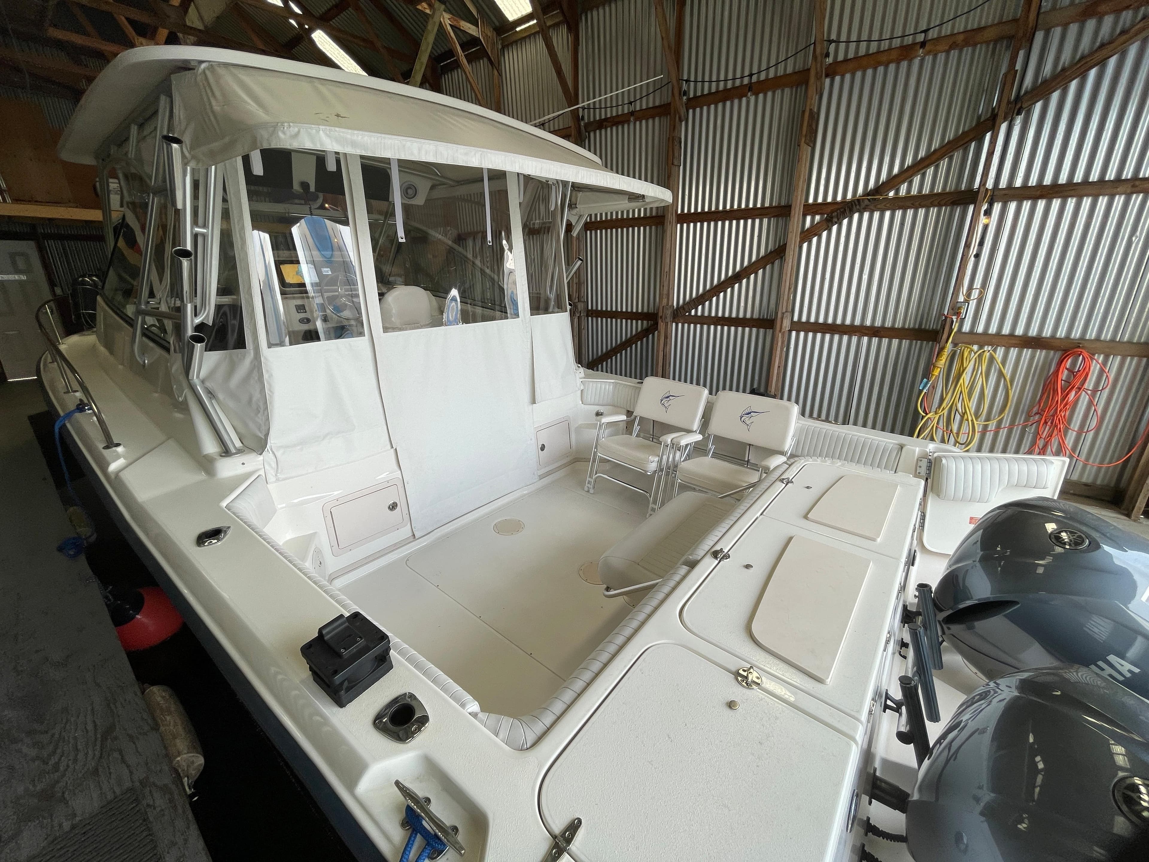 2004 Grady-White 330