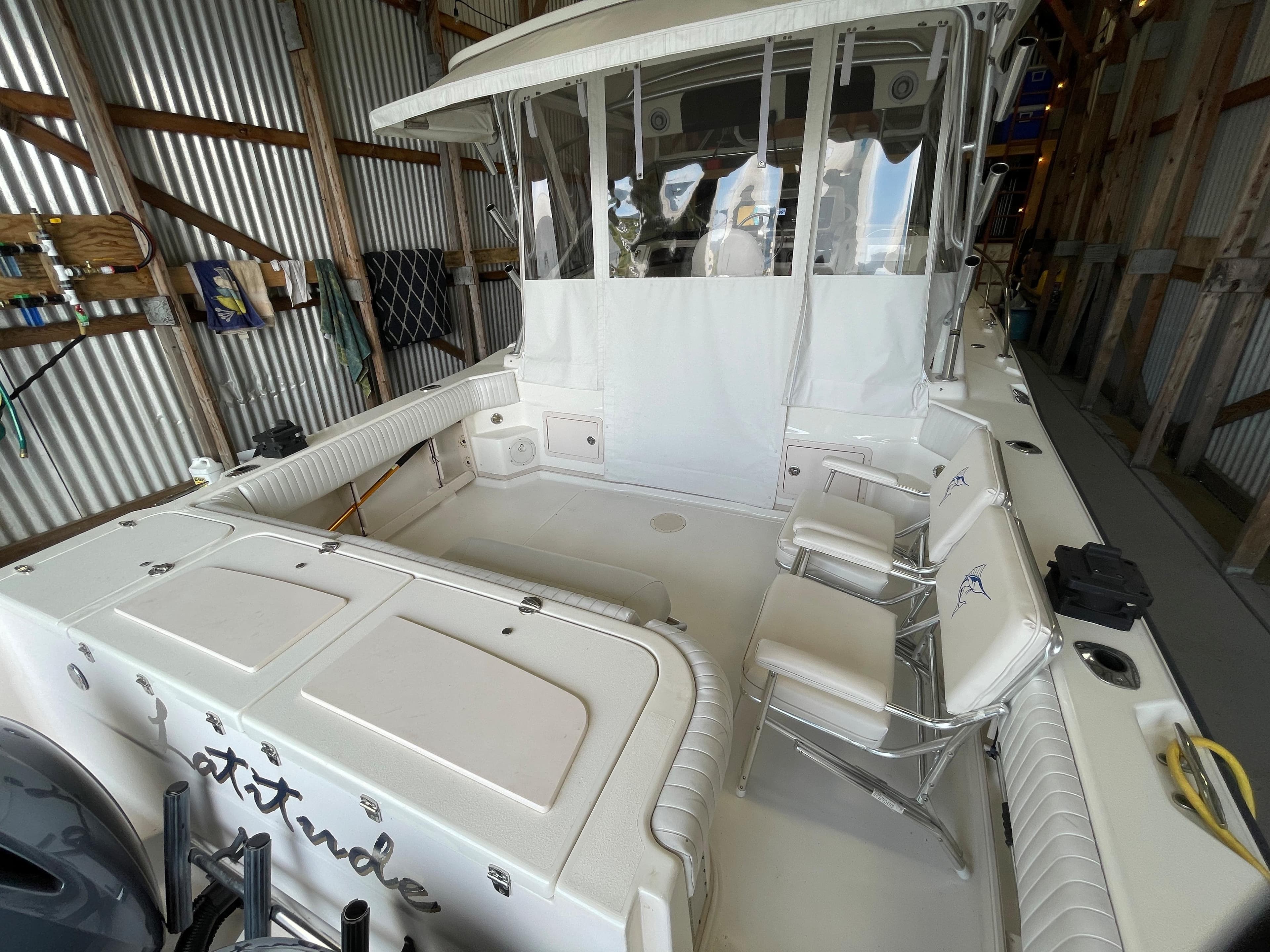 2004 Grady-White 330