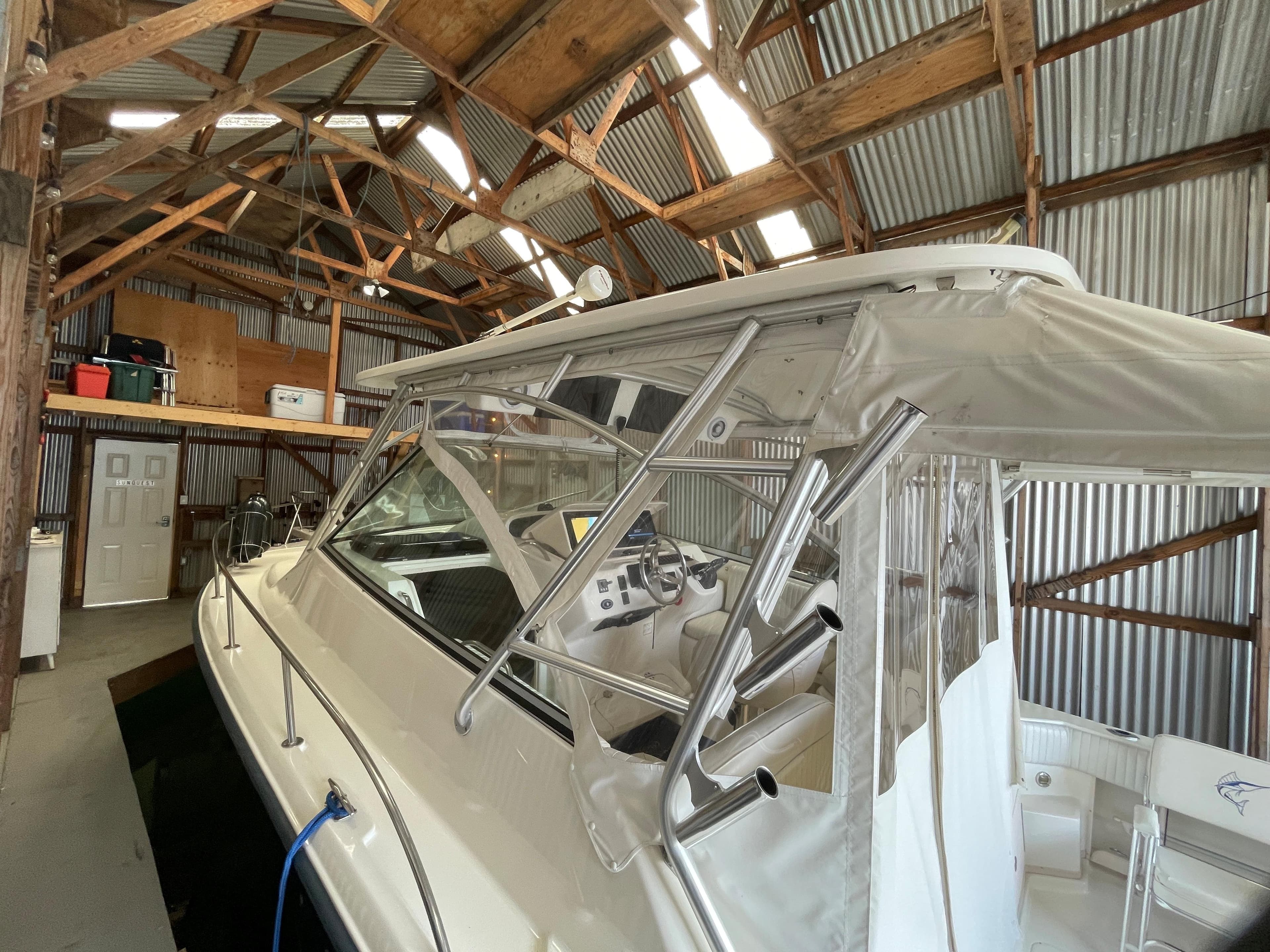 2004 Grady-White 330