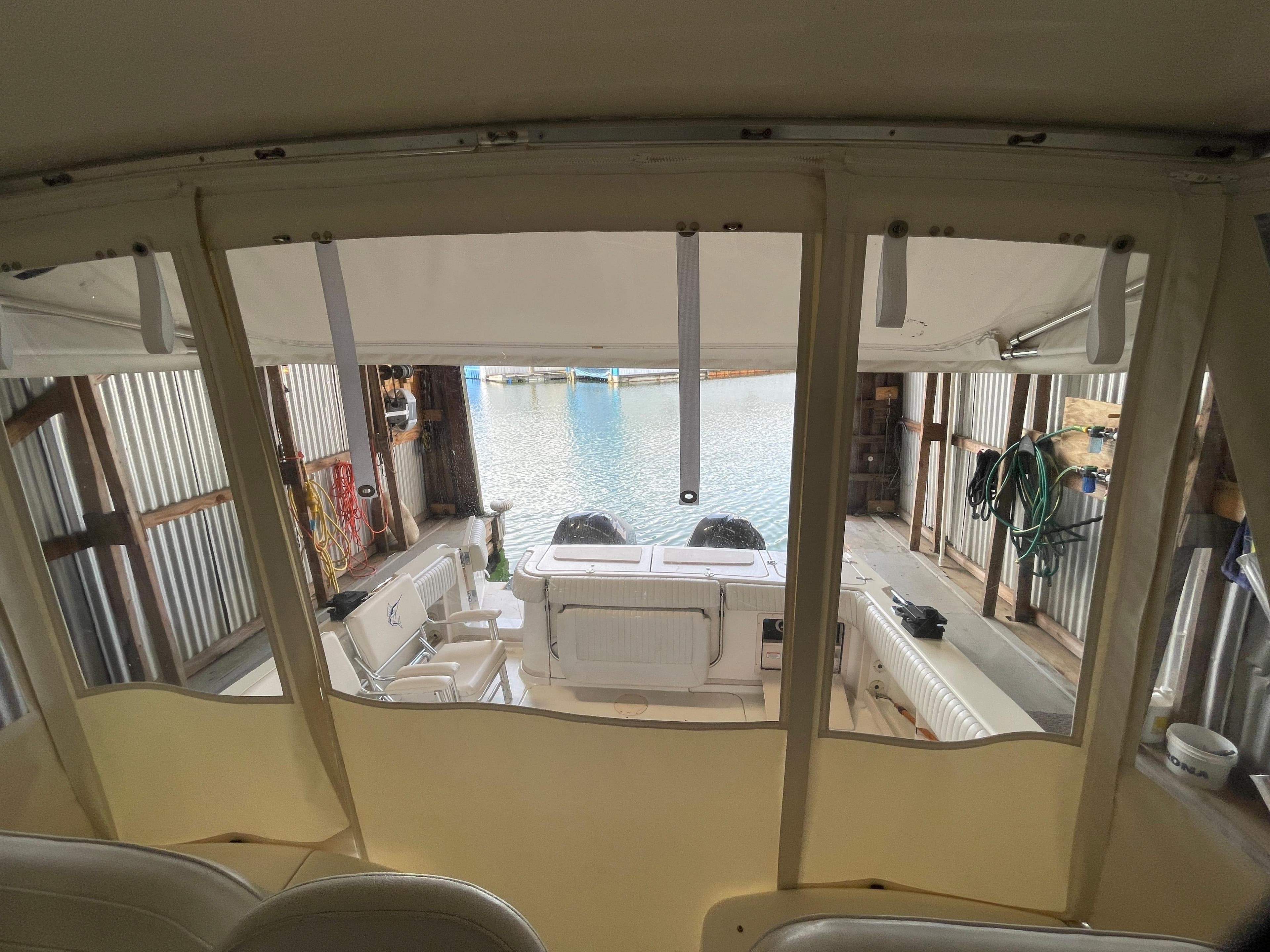 2004 Grady-White 330