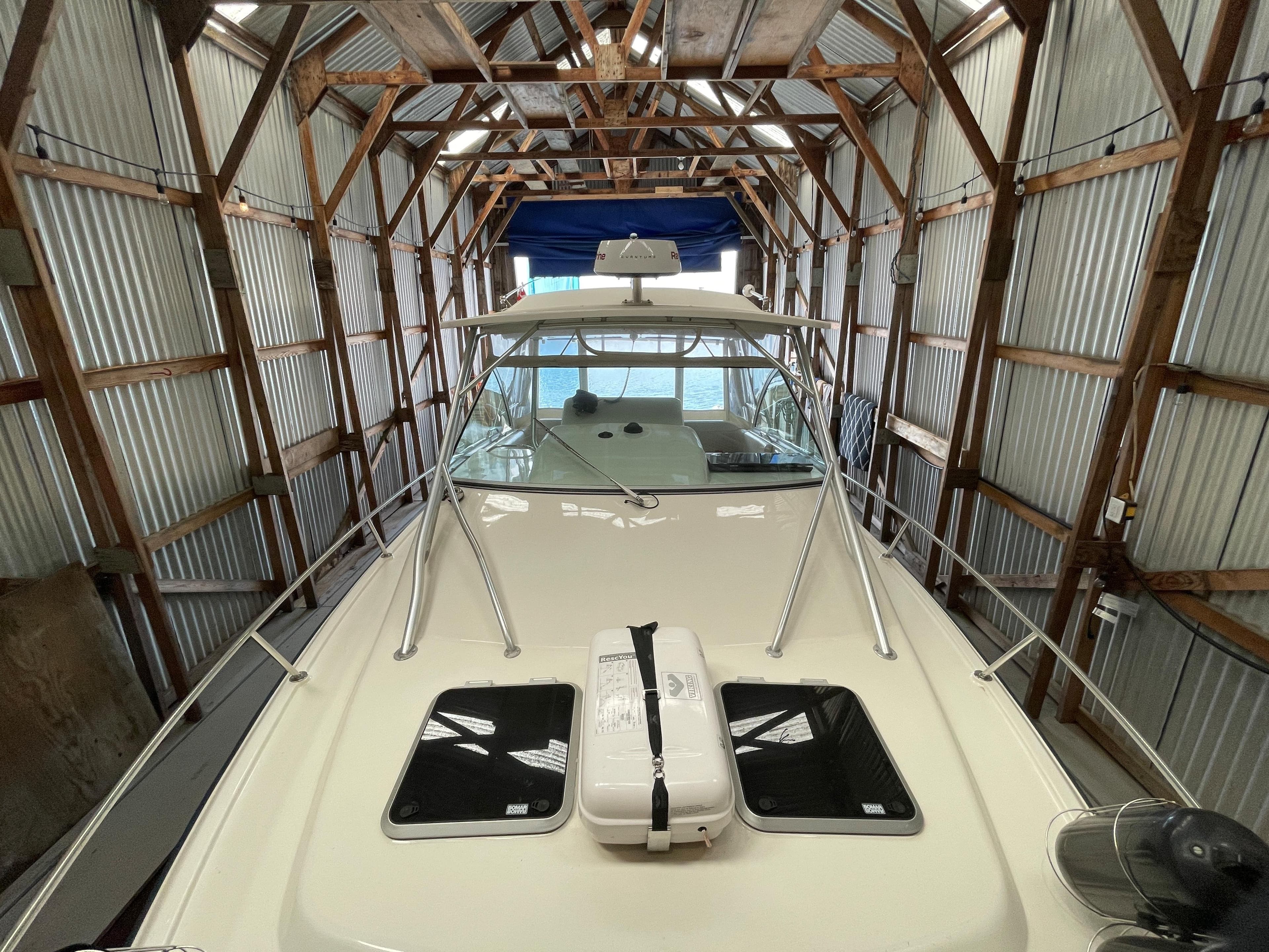 2004 Grady-White 330